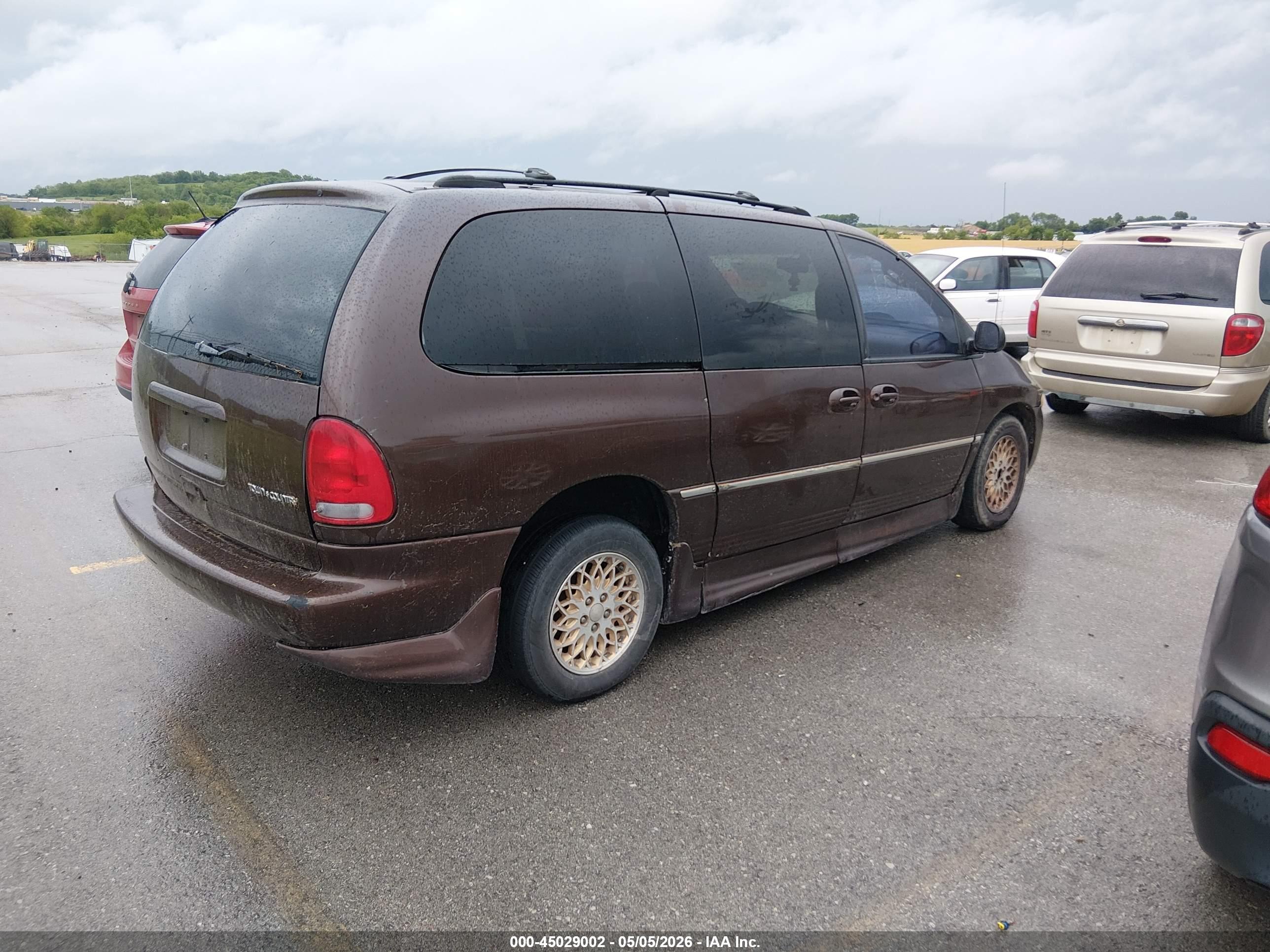 CHRYSLER TOWN image 4