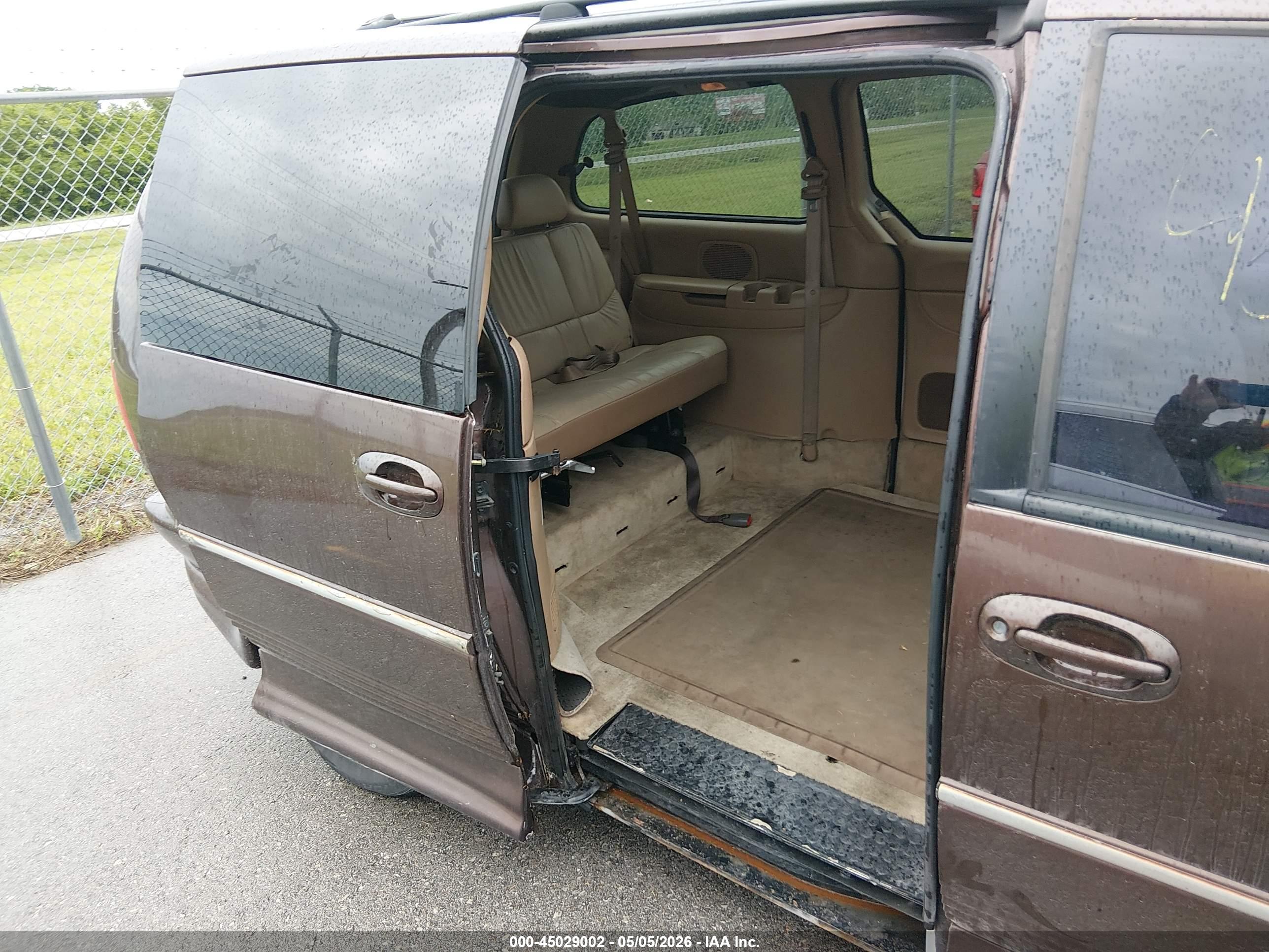 CHRYSLER TOWN image 8