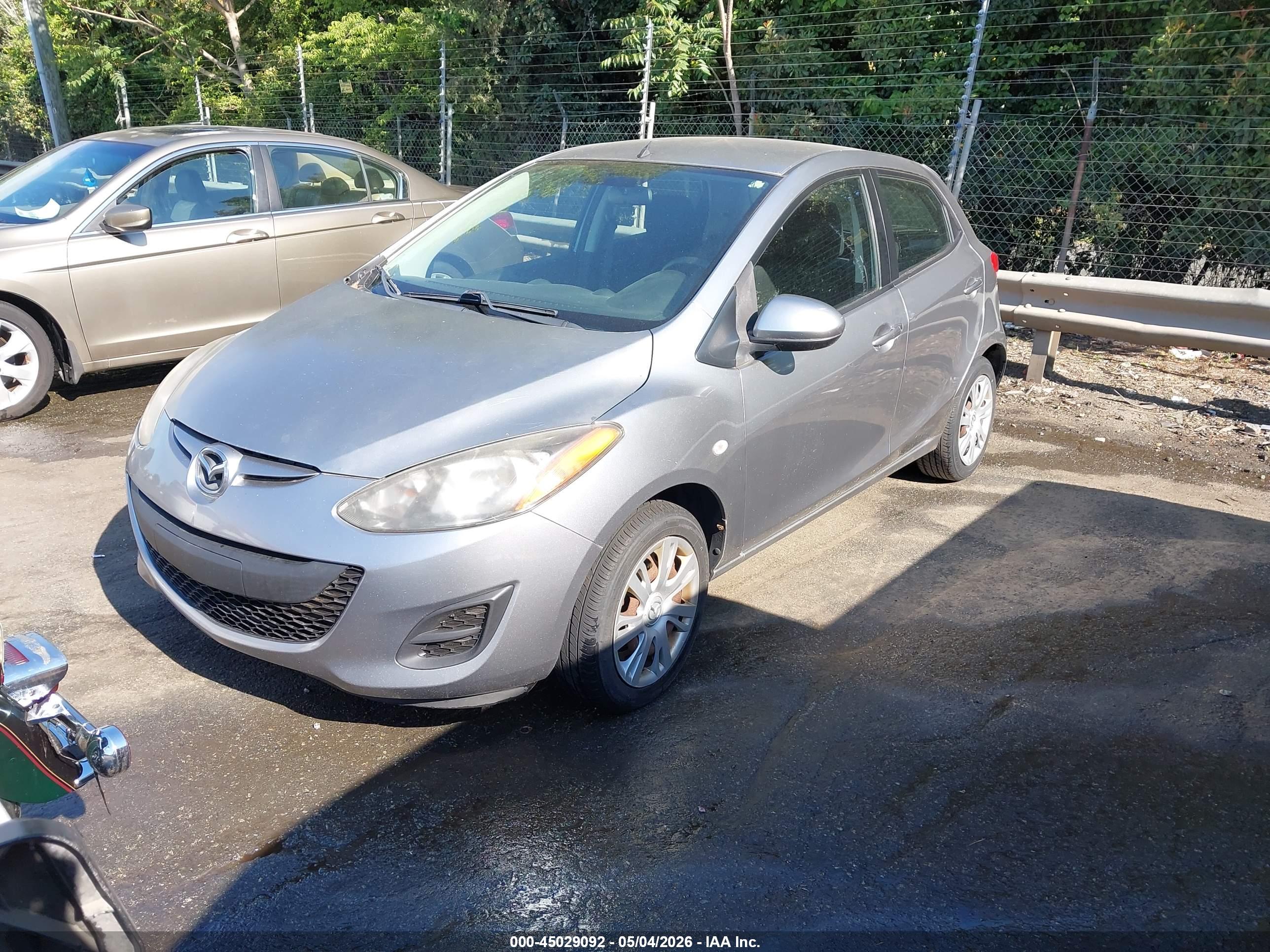MAZDA MAZDA2 image 2