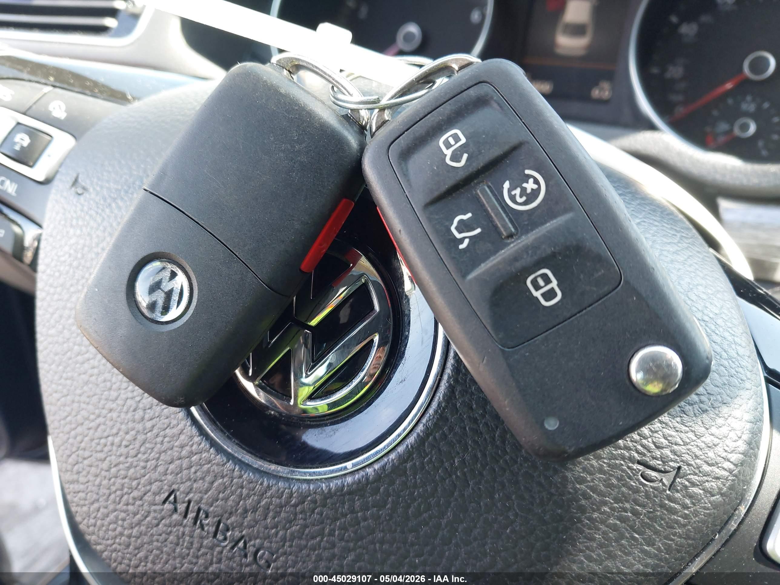 VOLKSWAGEN PASSAT image 11