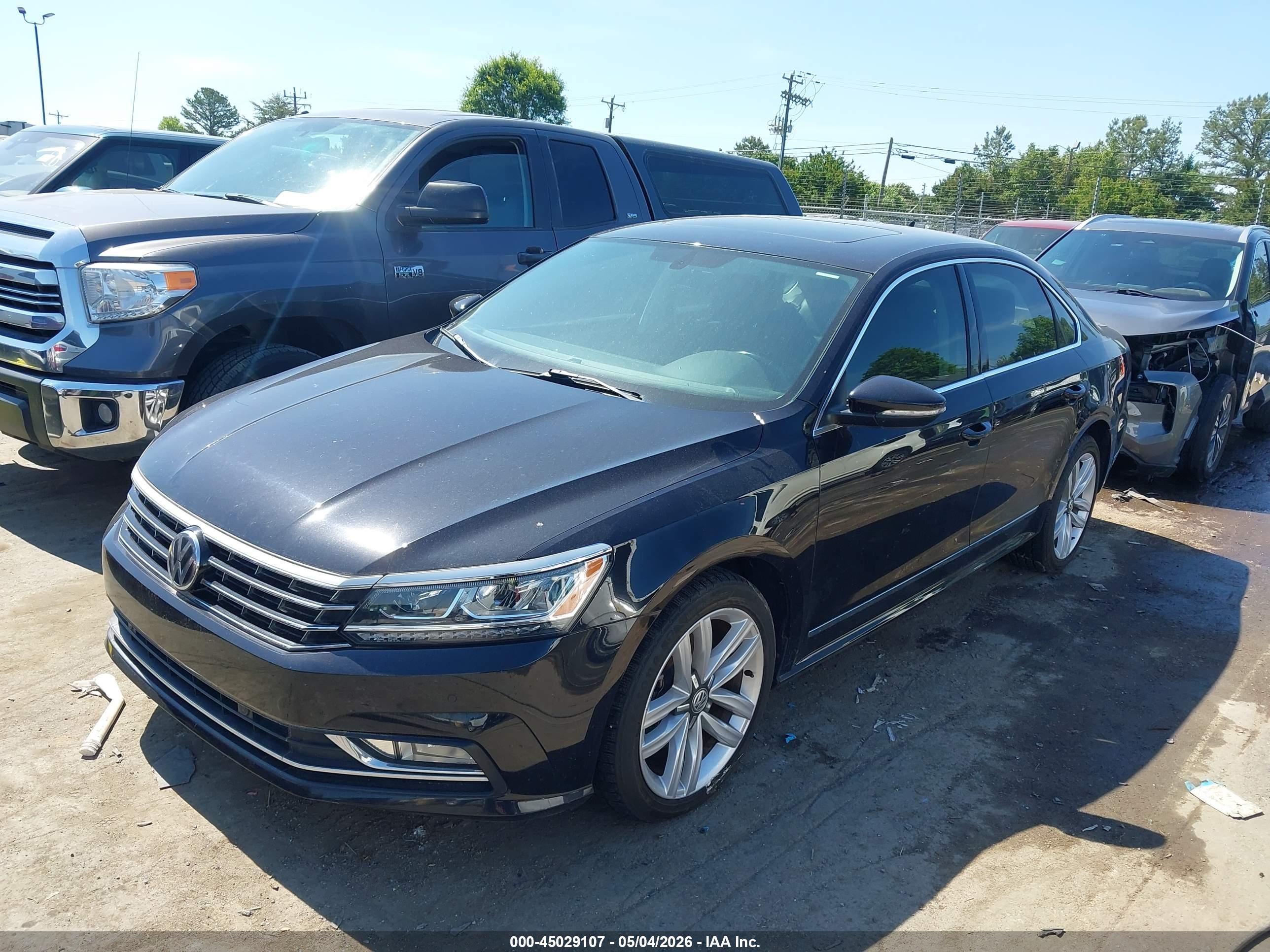 VOLKSWAGEN PASSAT image 2