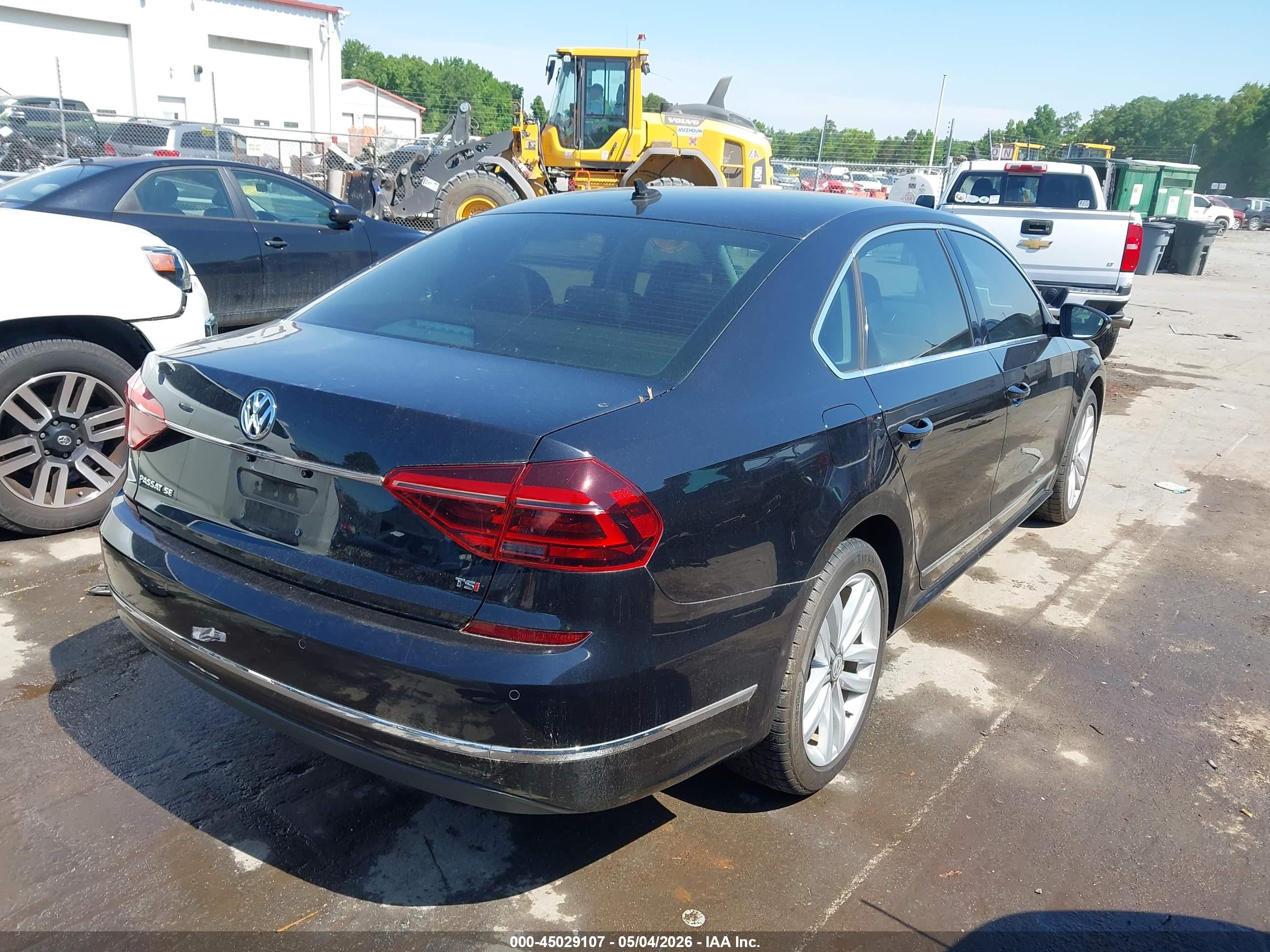 VOLKSWAGEN PASSAT image 4