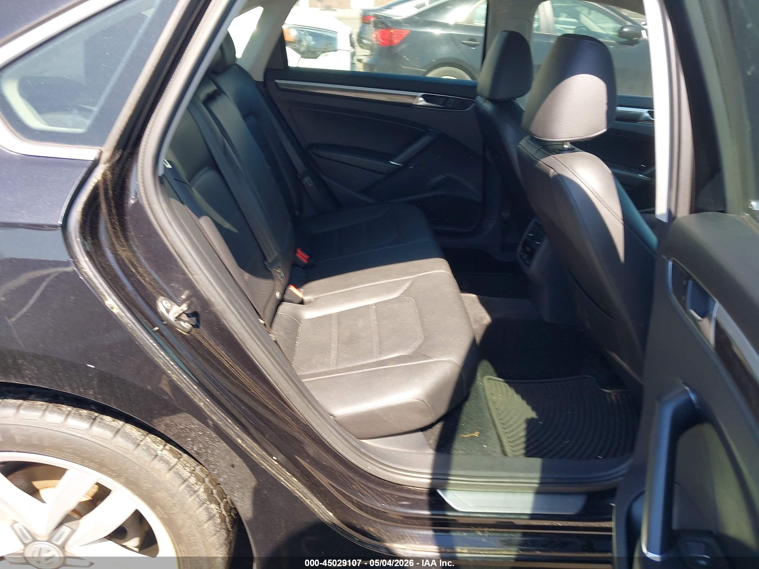 VOLKSWAGEN PASSAT image 8