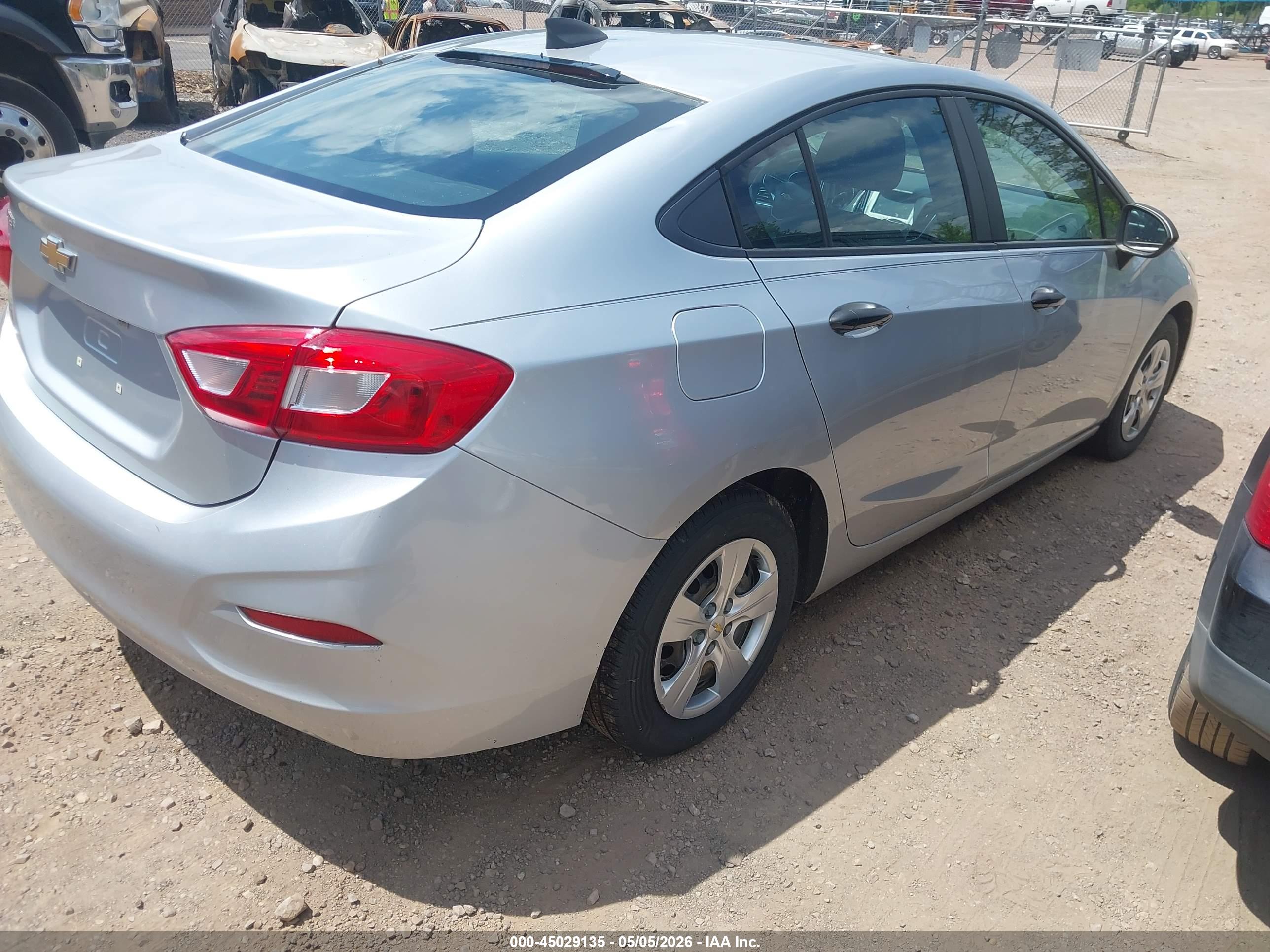 CHEVROLET CRUZE image 4