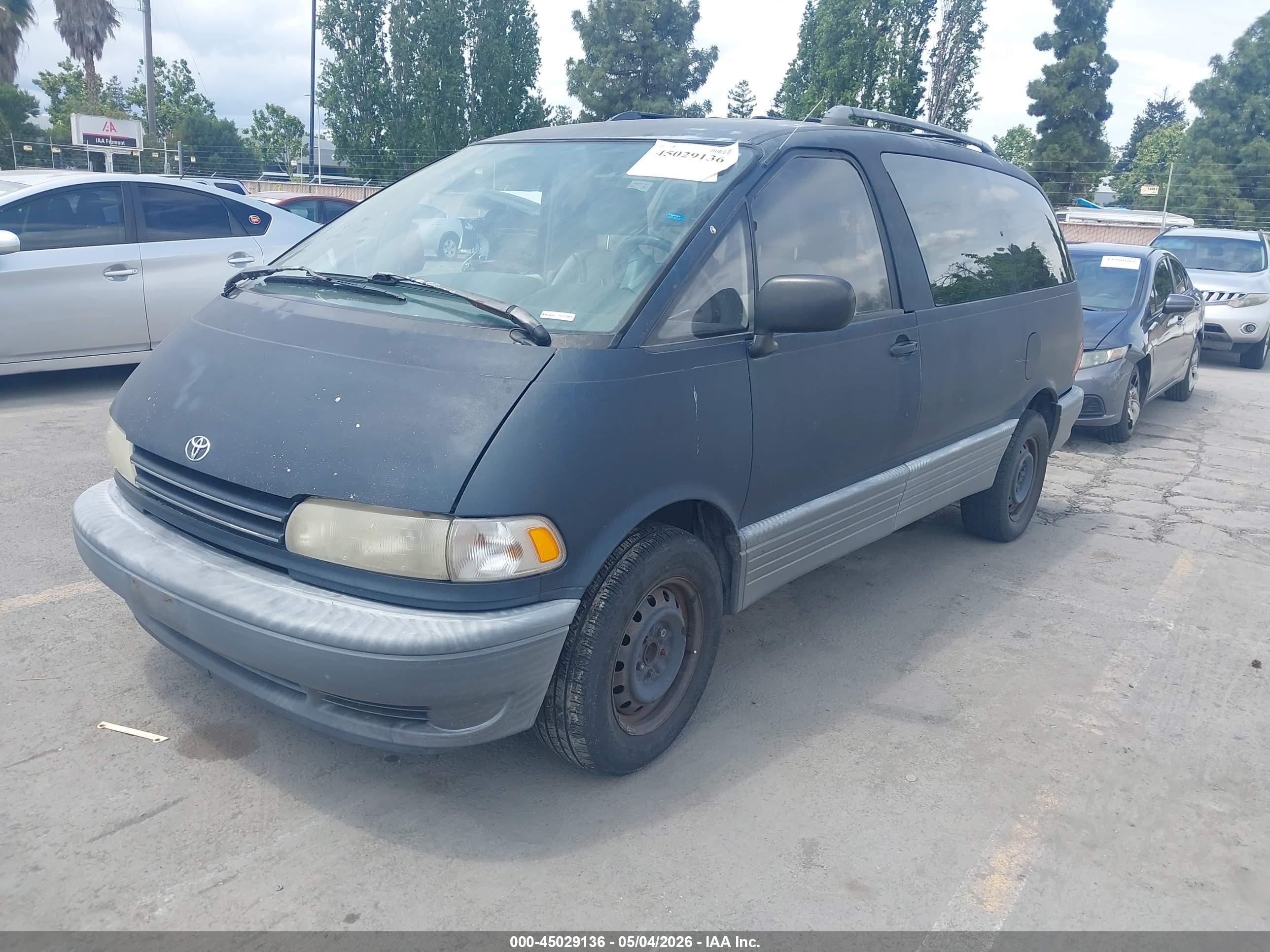 TOYOTA PREVIA image 2