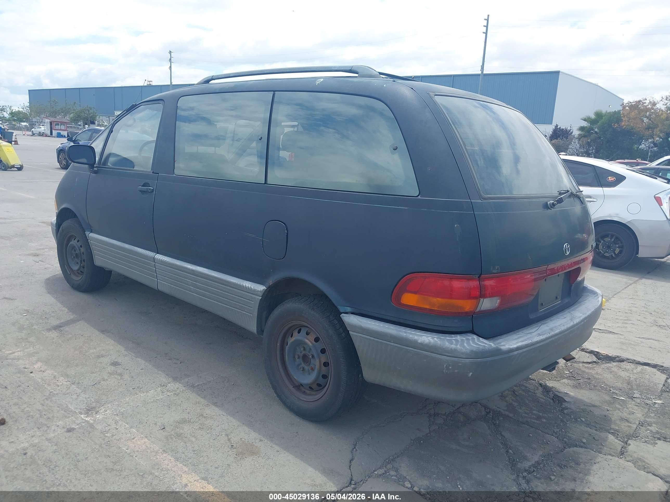 TOYOTA PREVIA image 3
