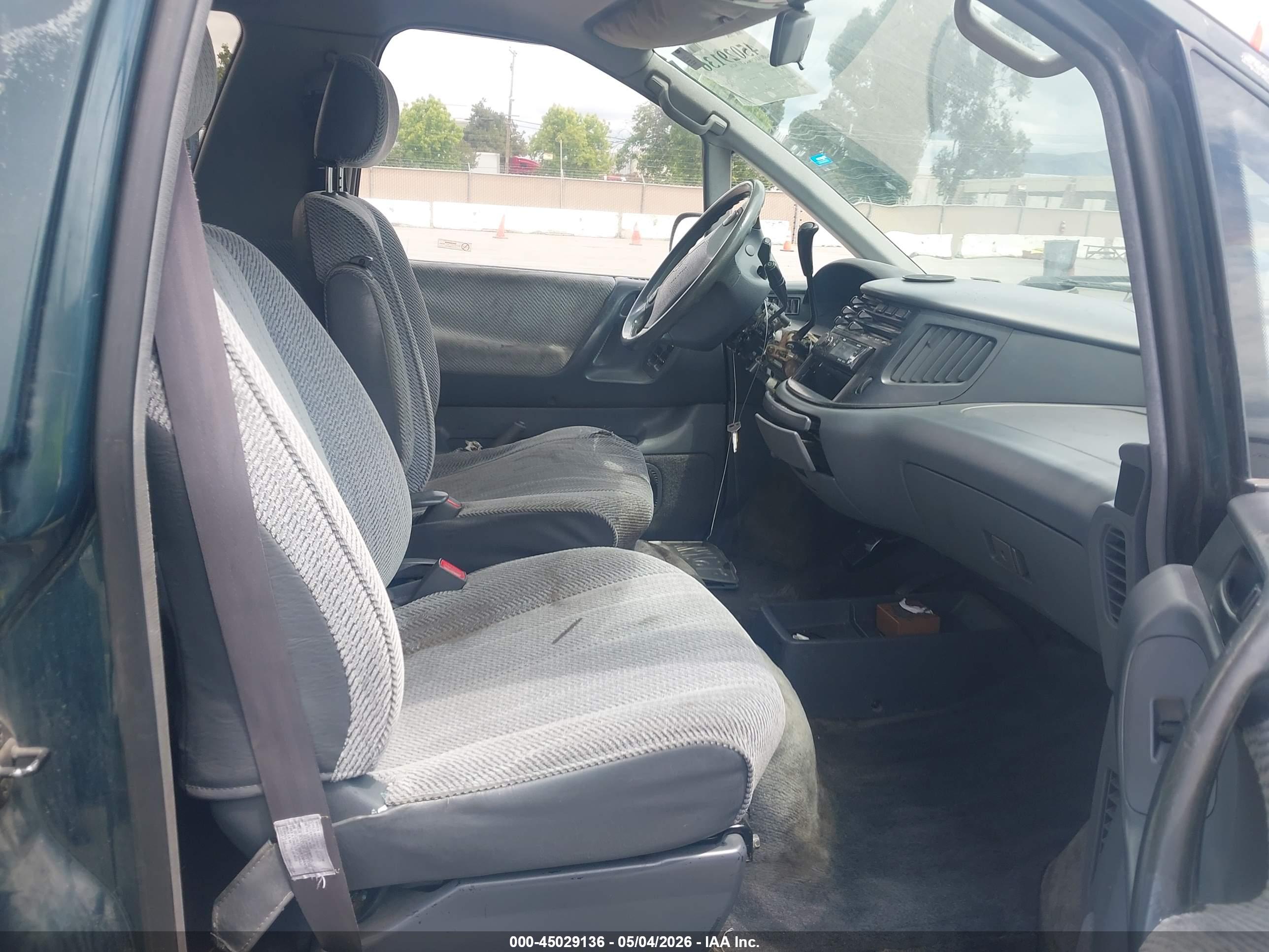TOYOTA PREVIA image 5