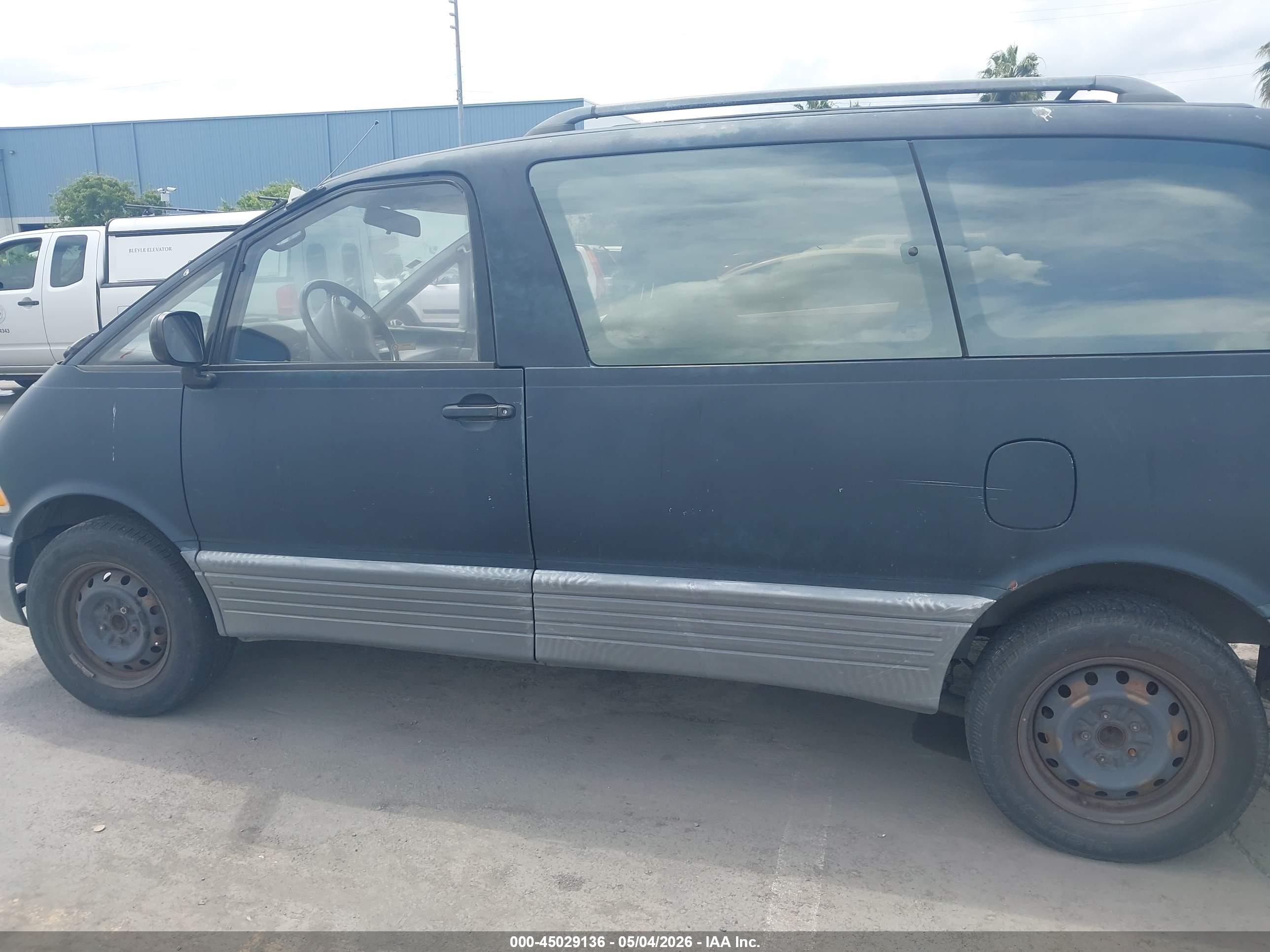 TOYOTA PREVIA image 6