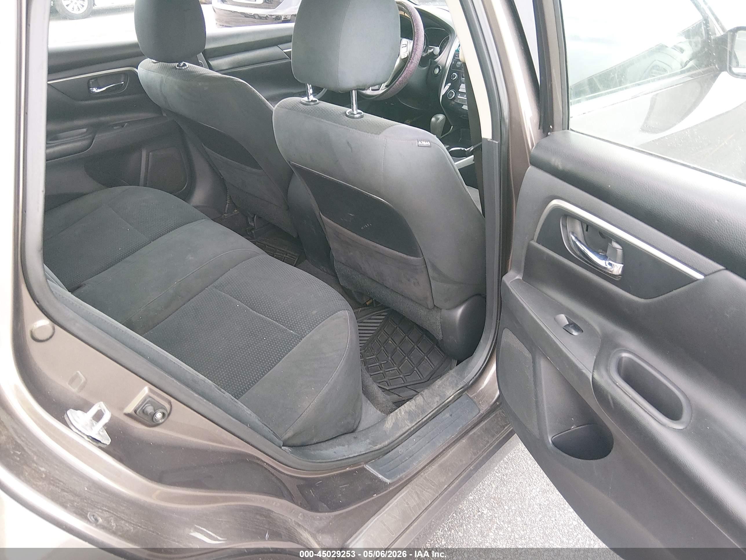 NISSAN ALTIMA image 8