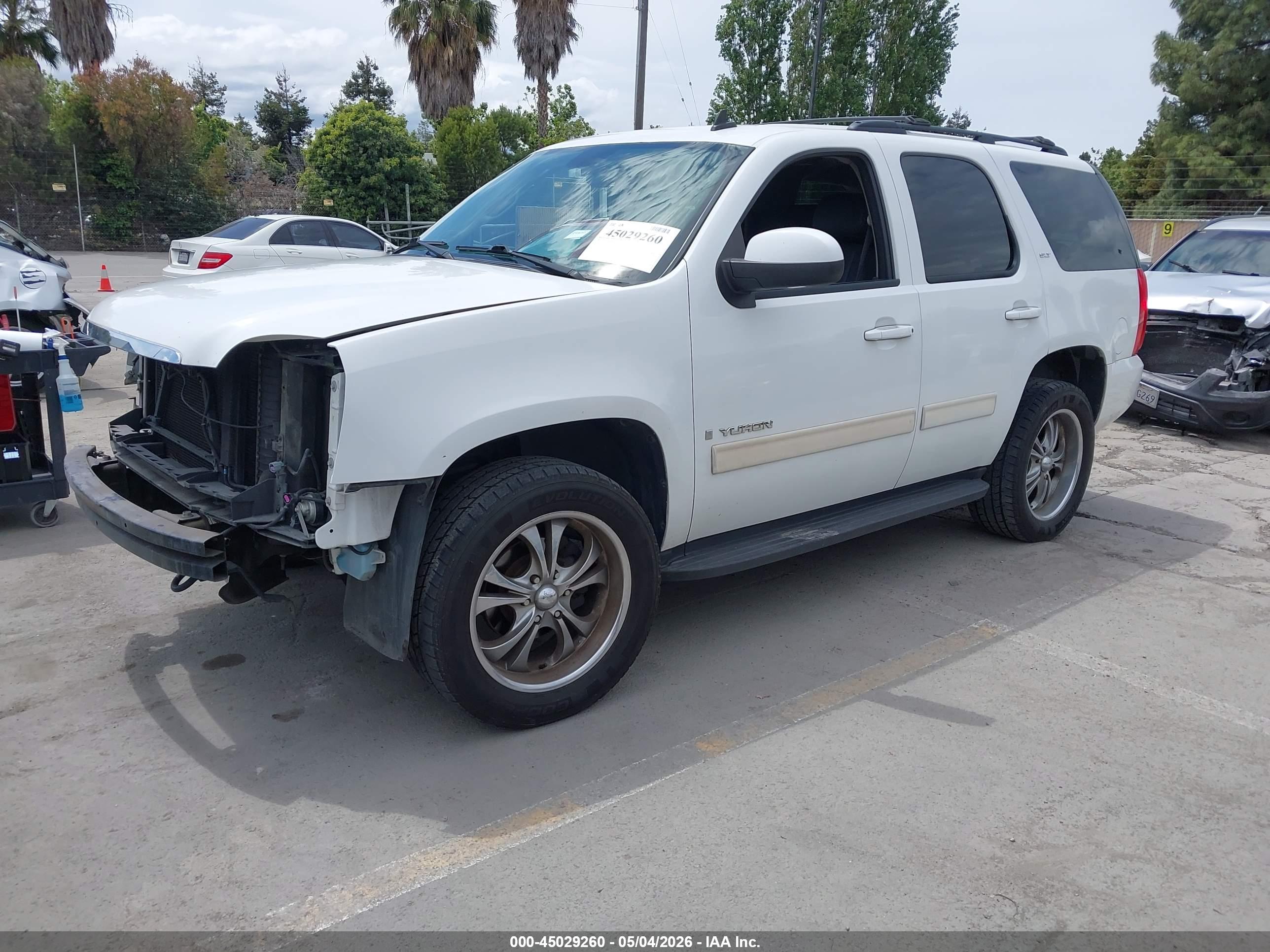 GMC YUKON image 2