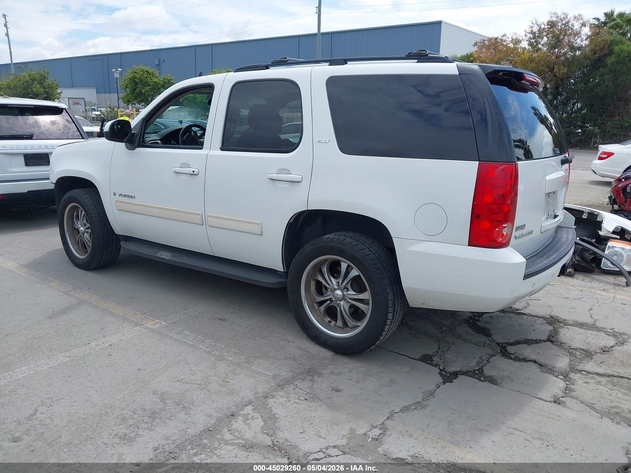 GMC YUKON image 3