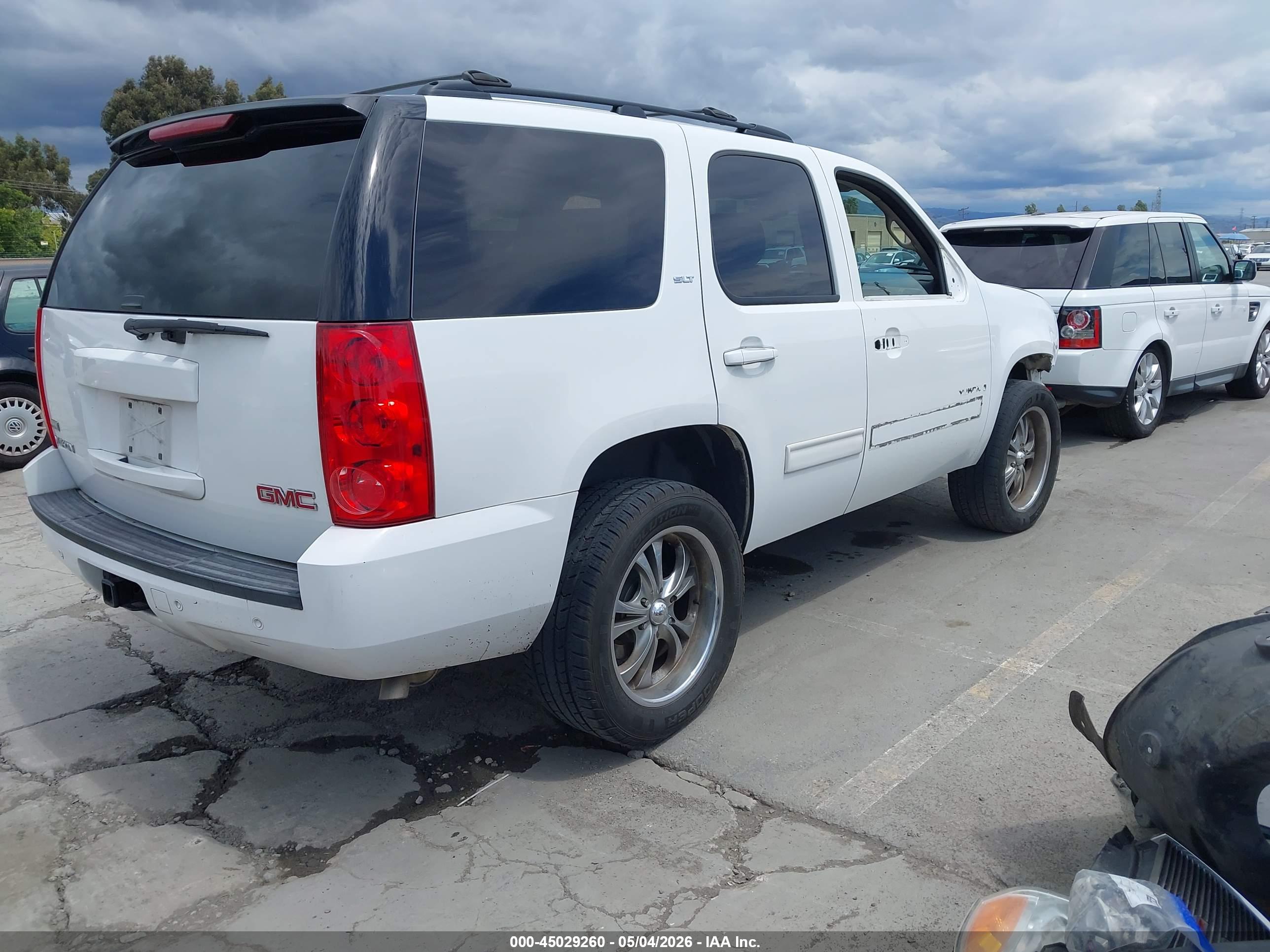 GMC YUKON image 4