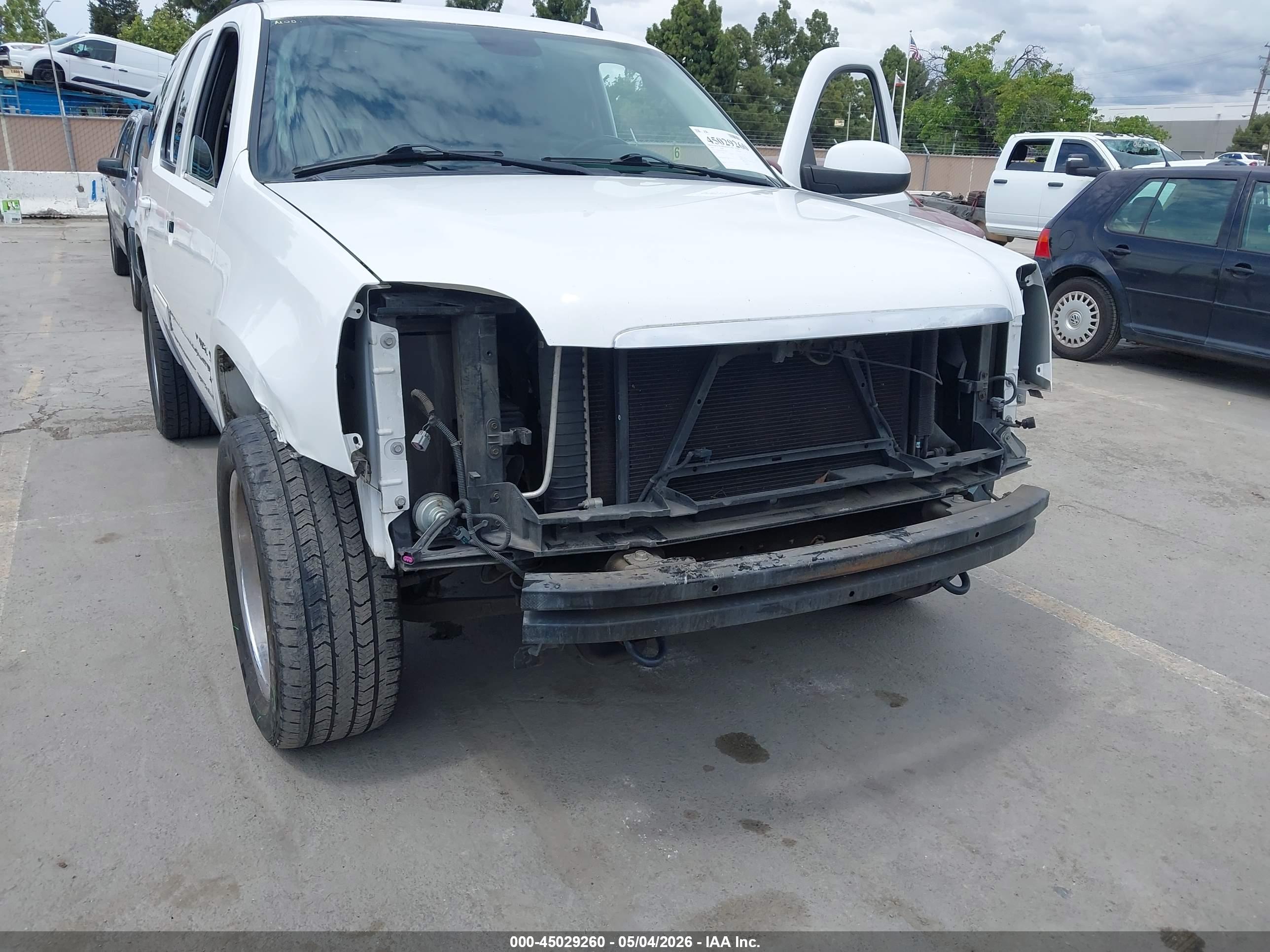 GMC YUKON image 6
