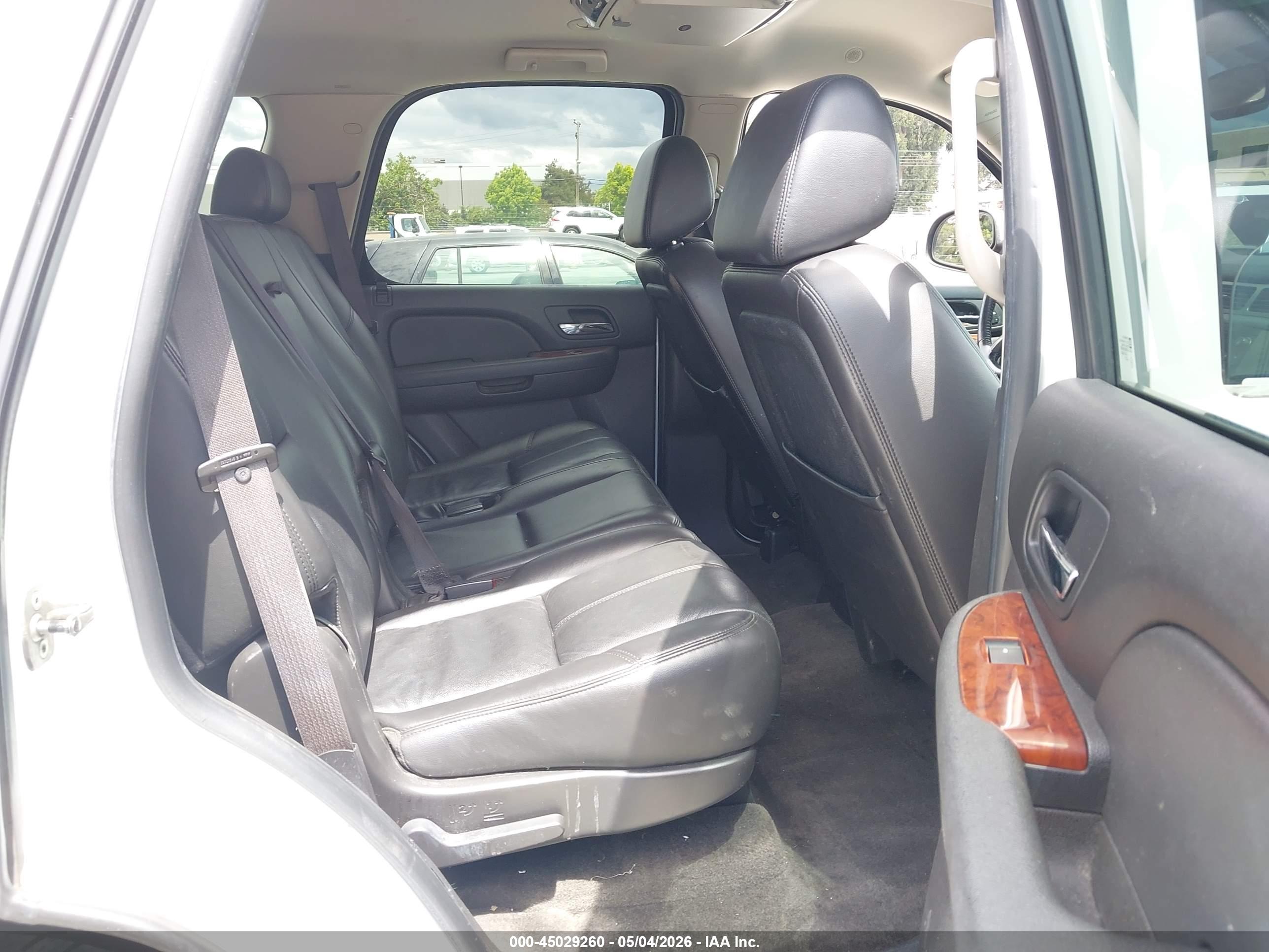 GMC YUKON image 8