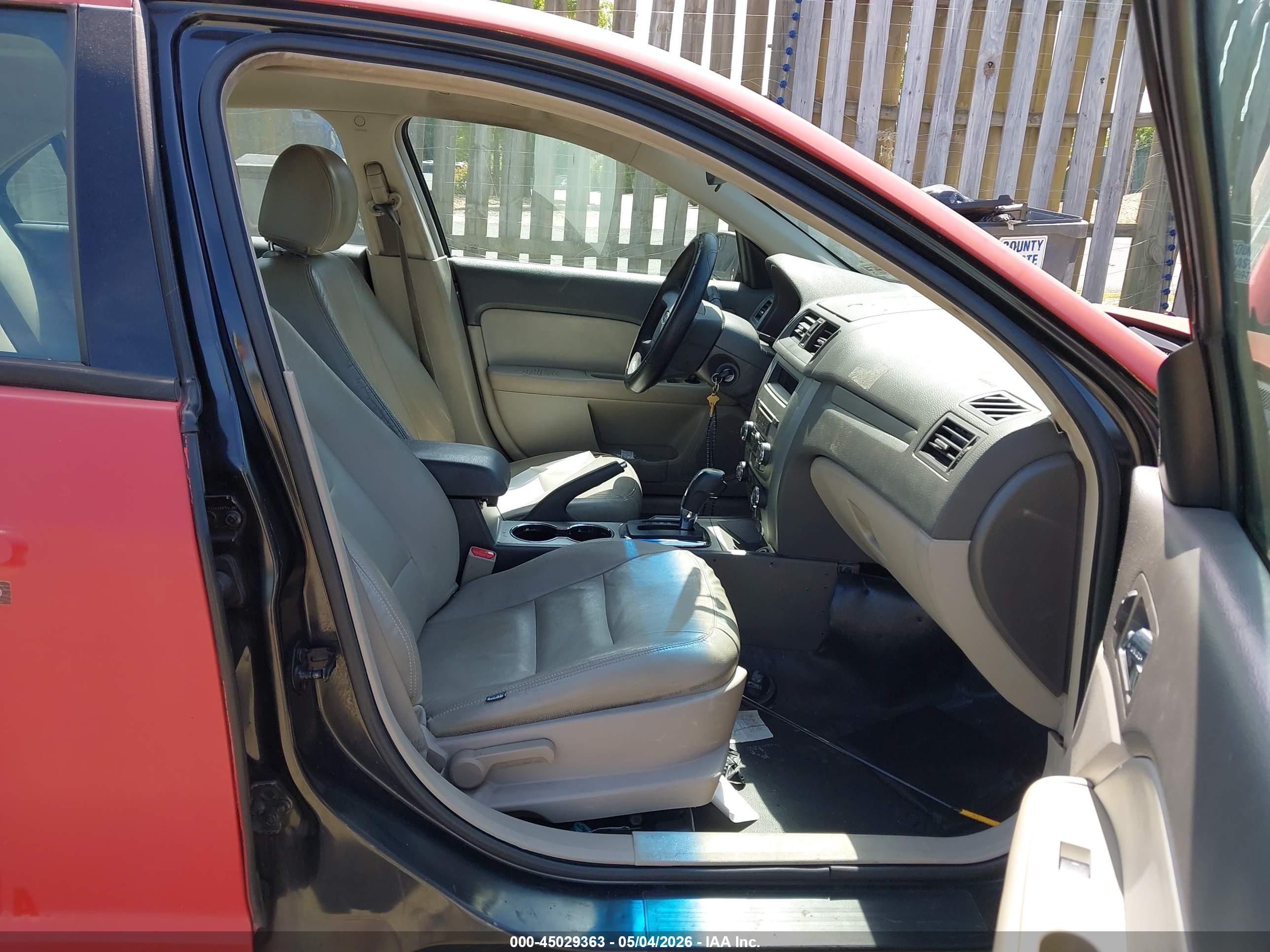 FORD FUSION image 5