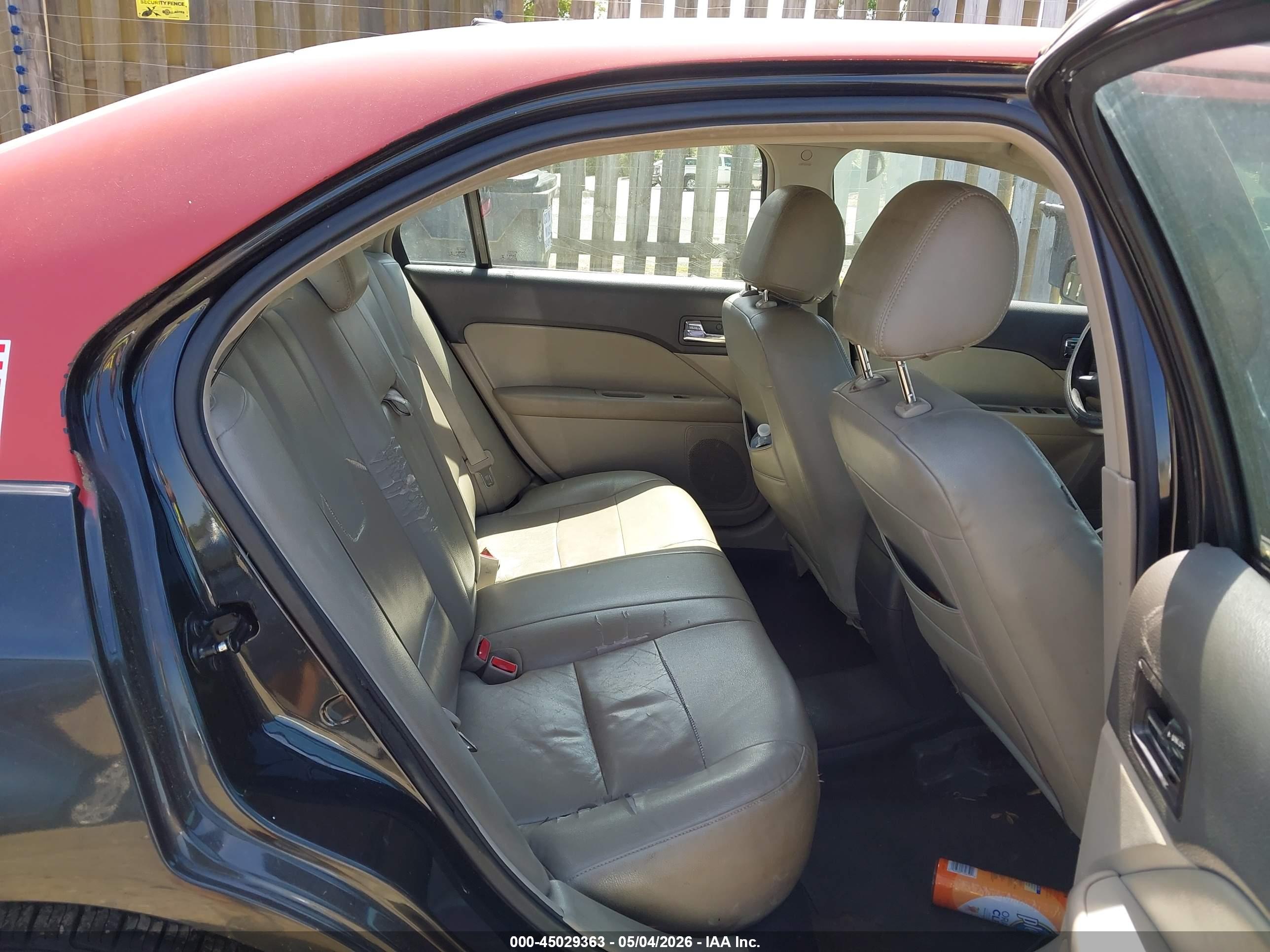 FORD FUSION image 8