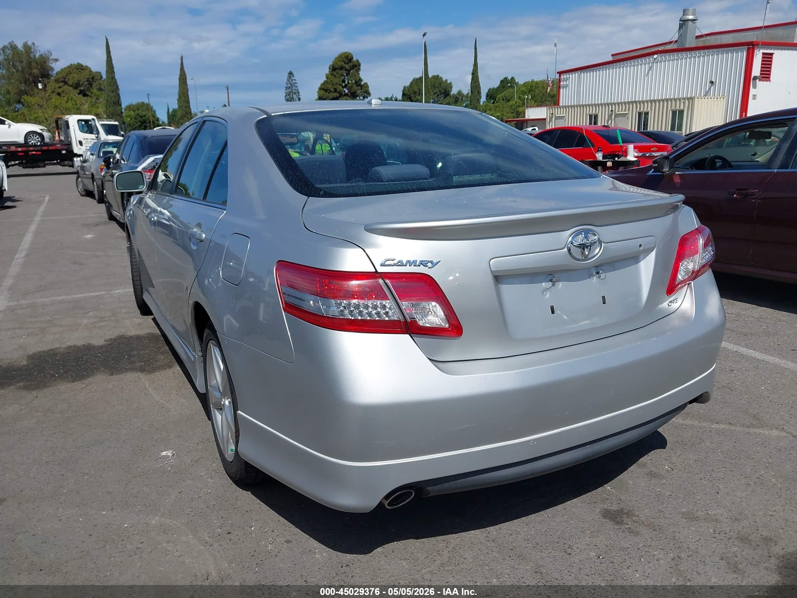 TOYOTA CAMRY image 3
