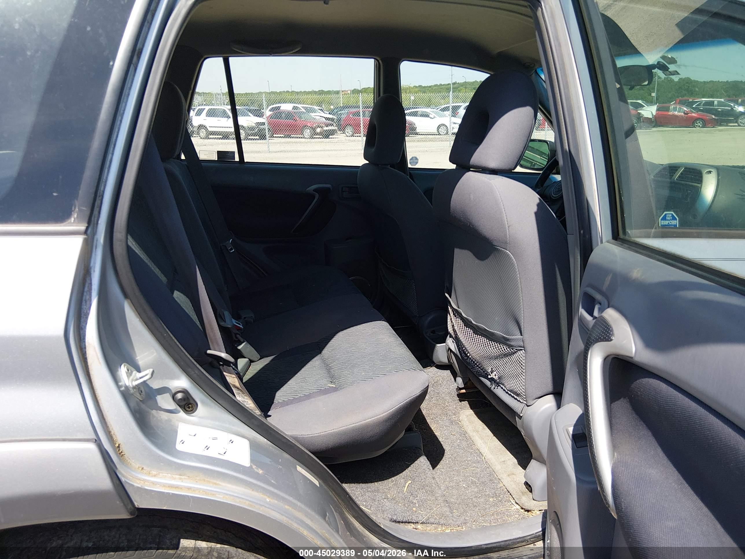 TOYOTA RAV4 image 8