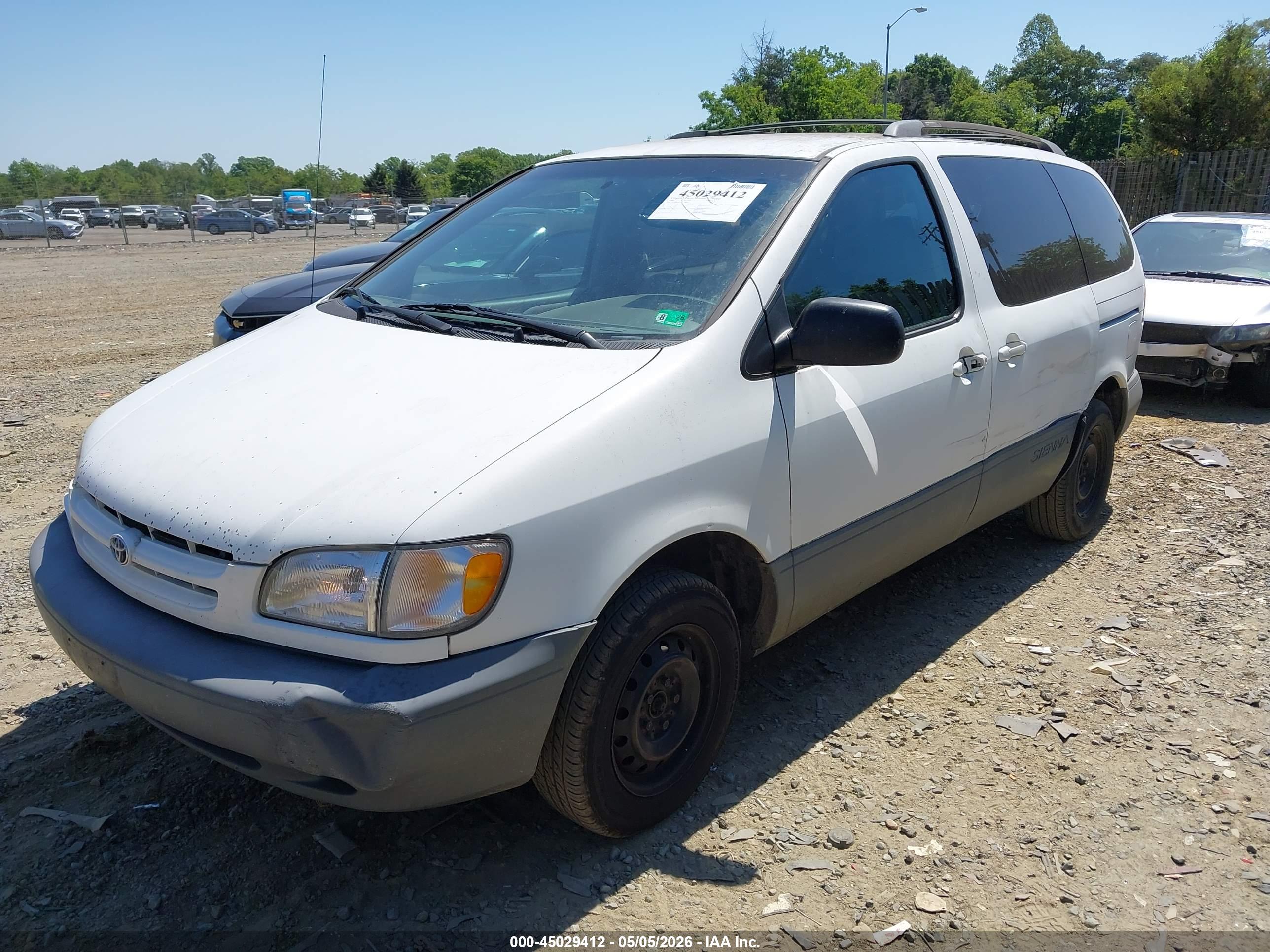 TOYOTA SIENNA image 2