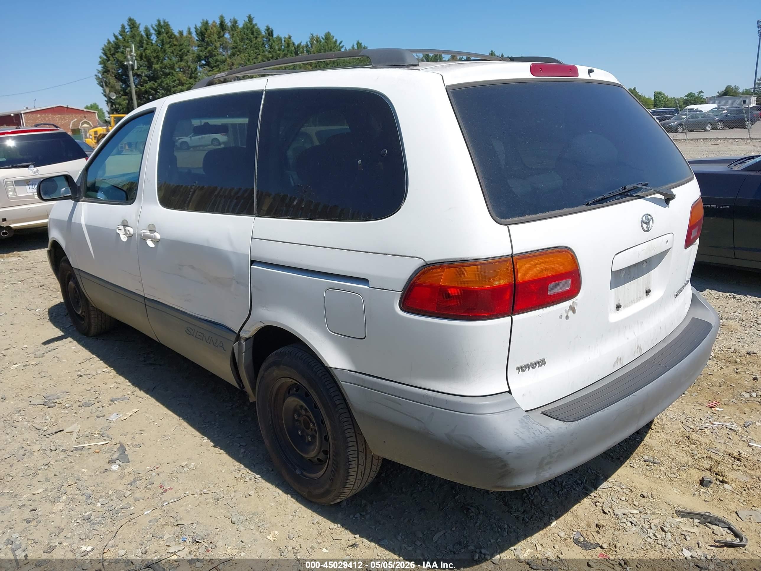 TOYOTA SIENNA image 3