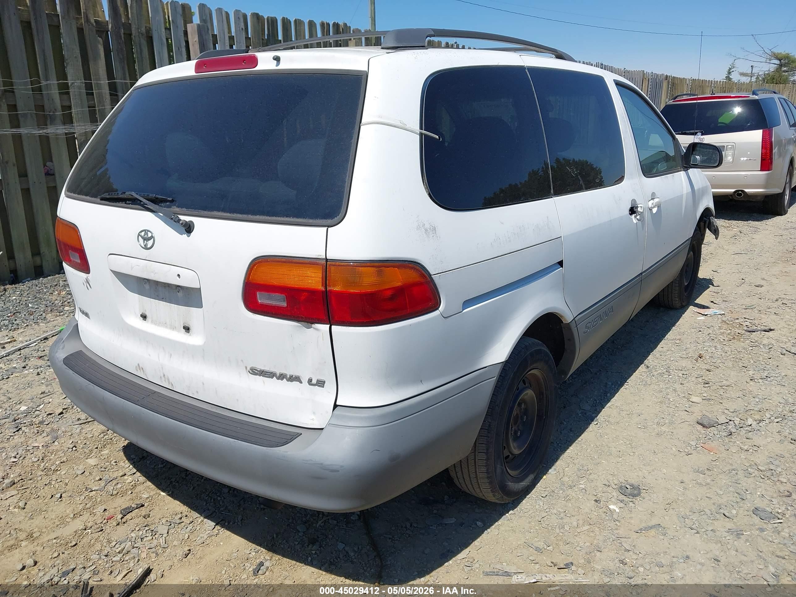 TOYOTA SIENNA image 4