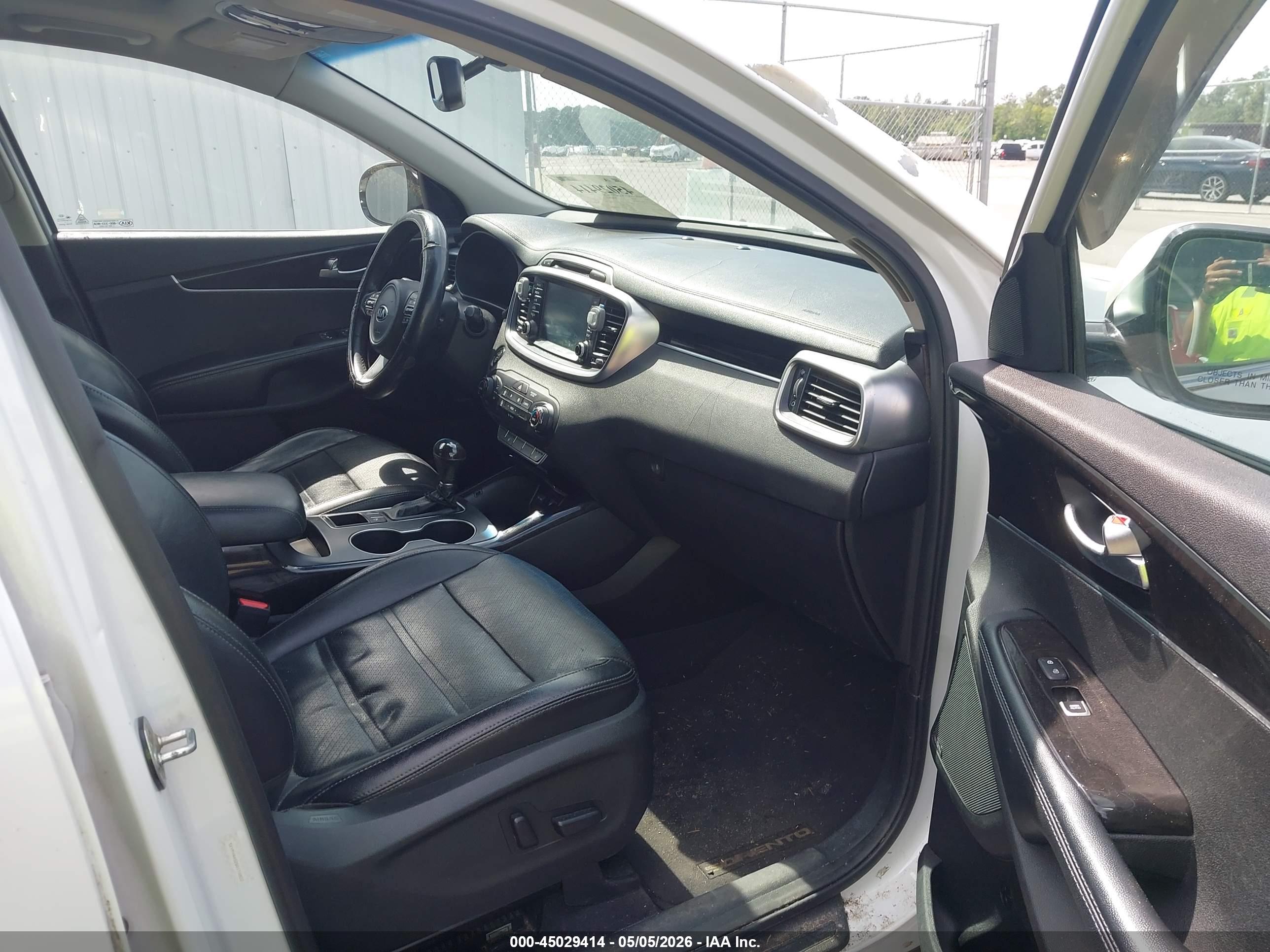 KIA SORENTO image 5