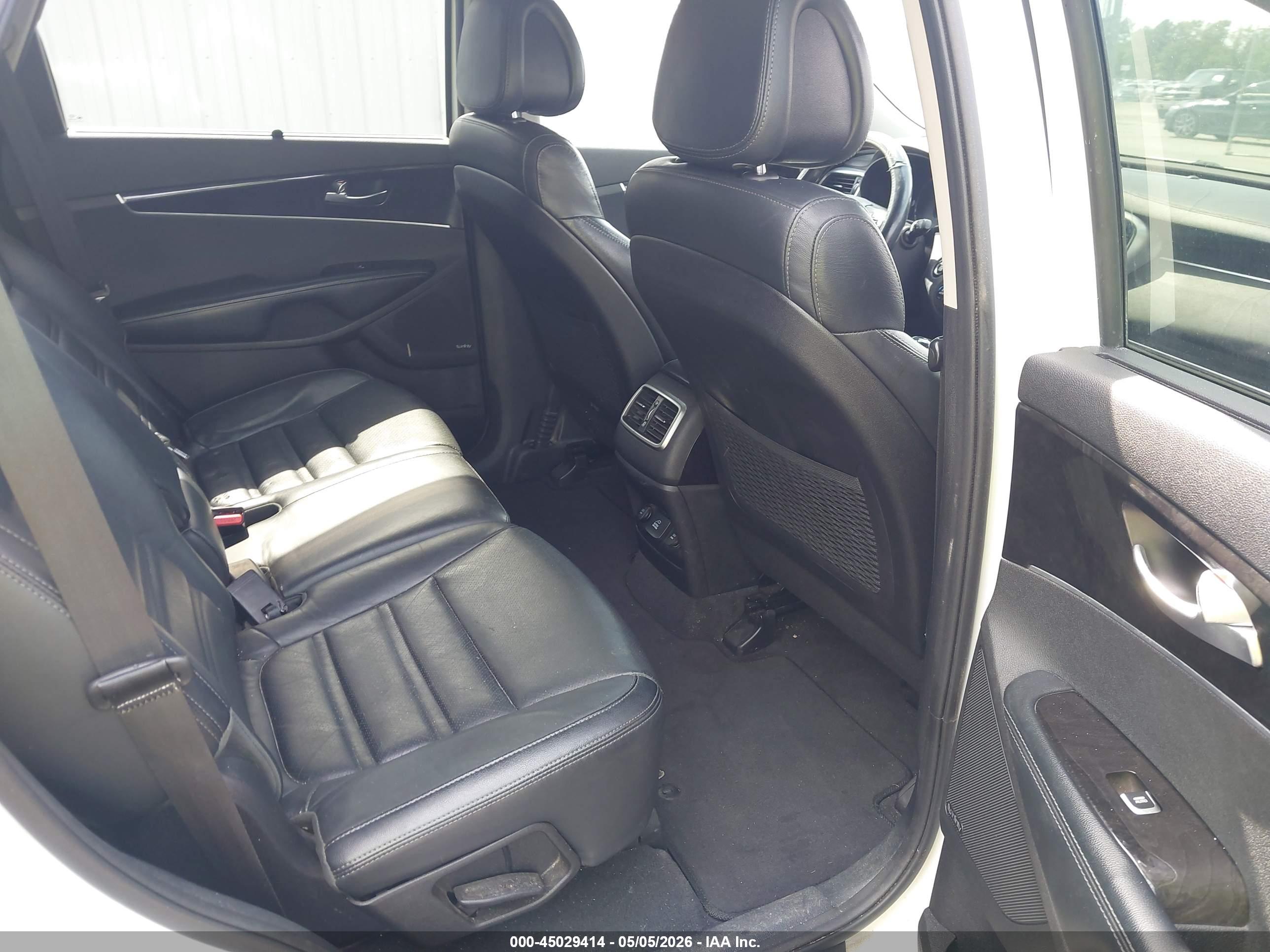 KIA SORENTO image 8