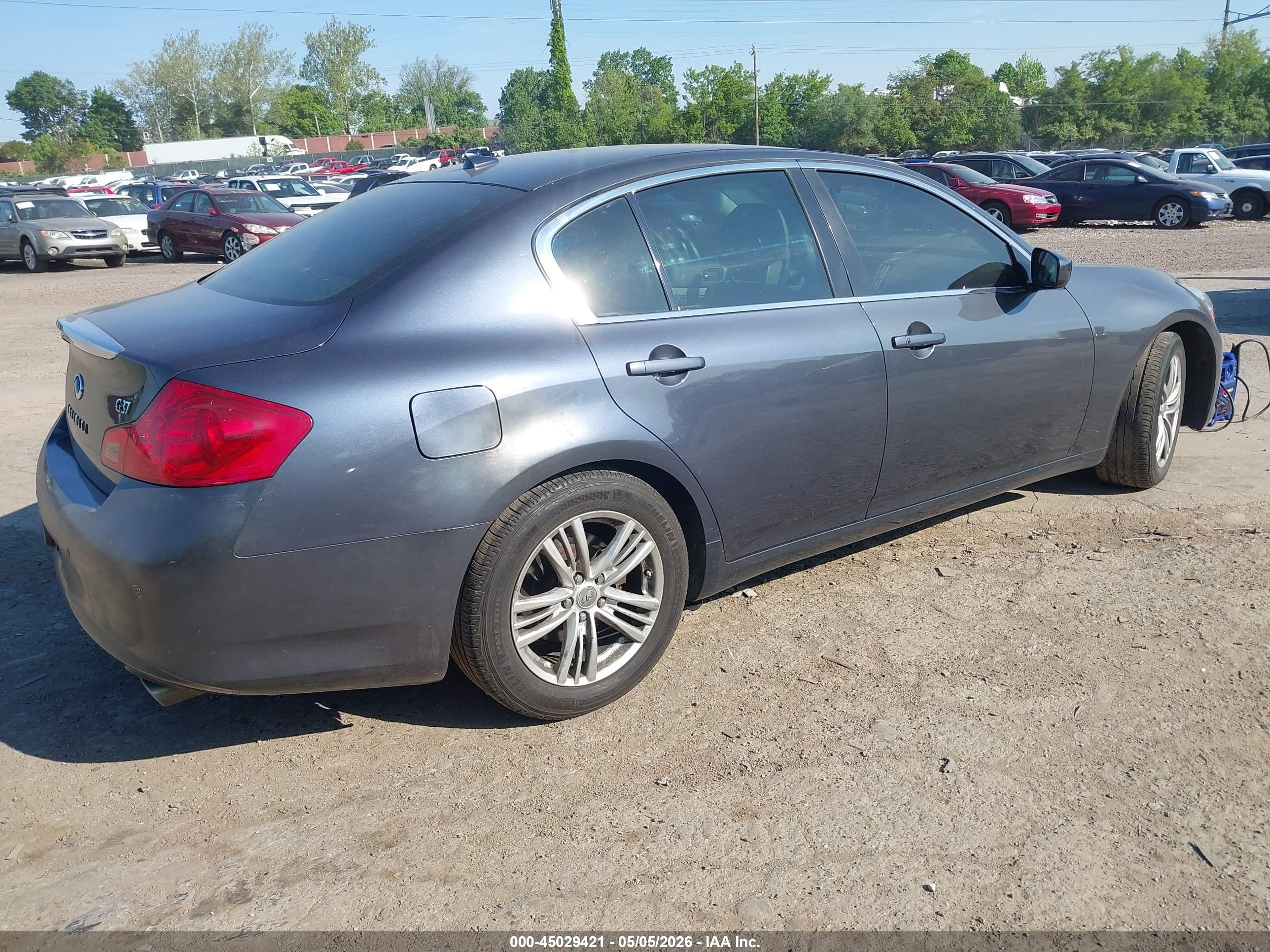 INFINITI G37 image 4
