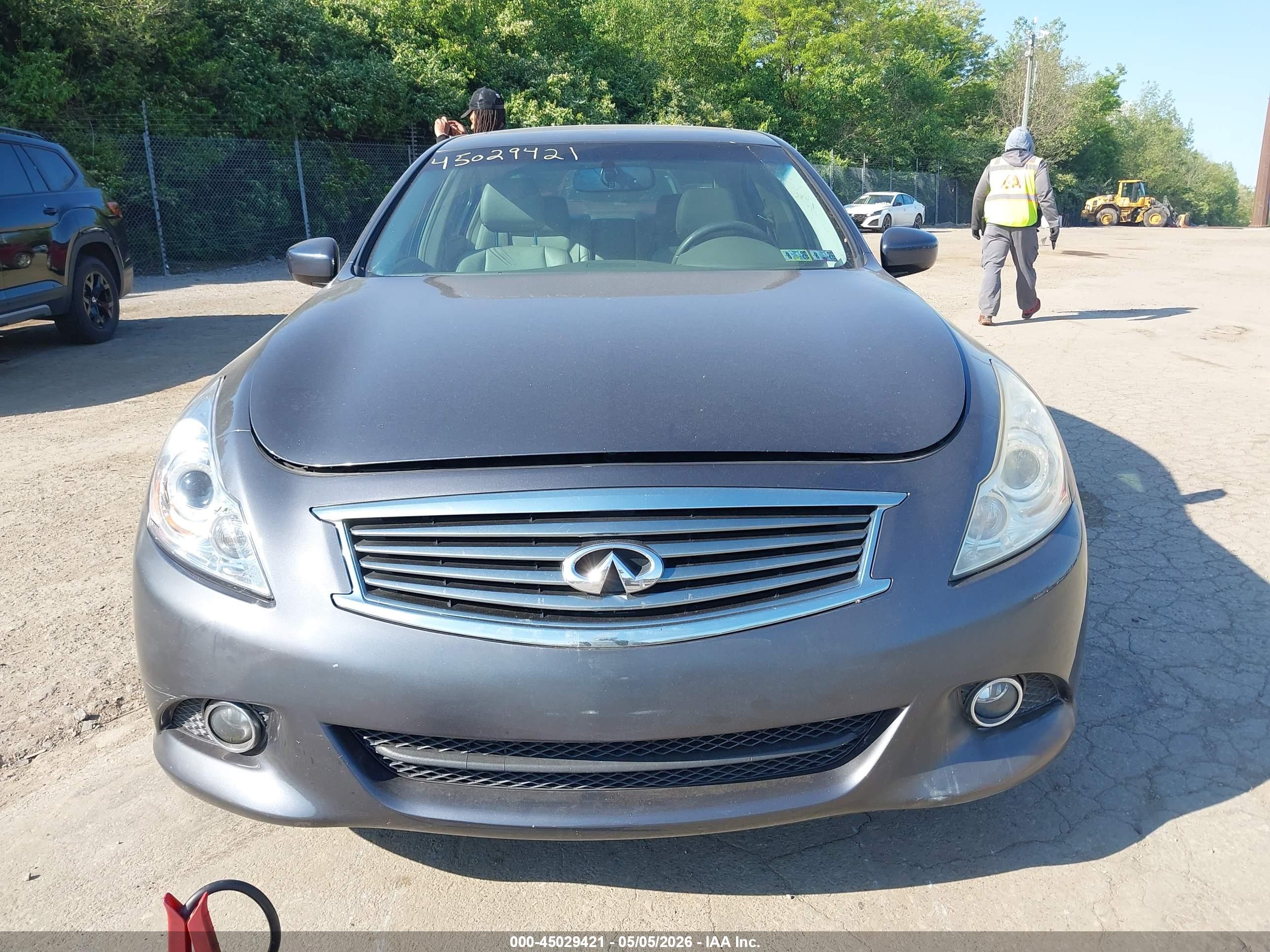 INFINITI G37 image 6
