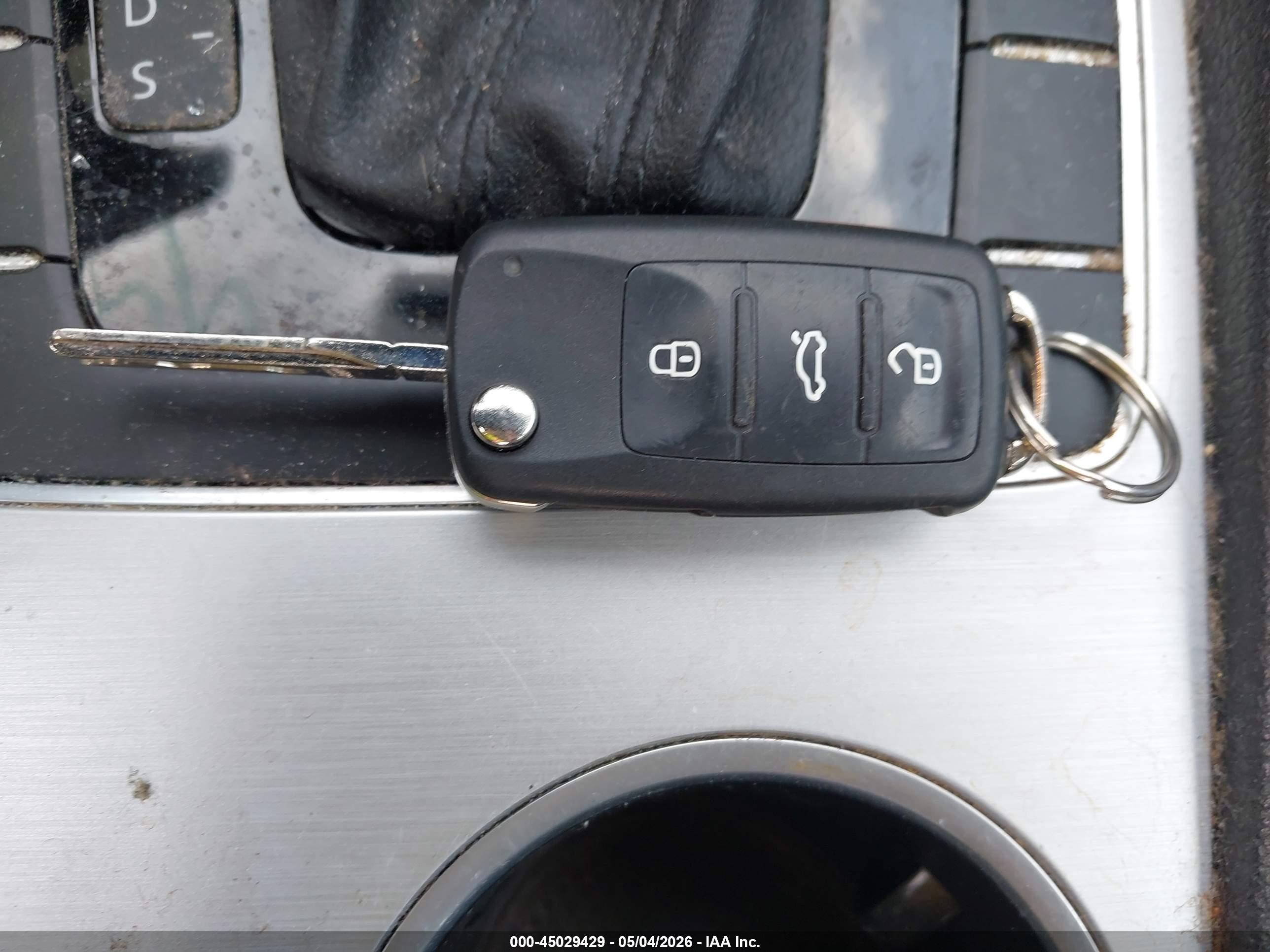 VOLKSWAGEN PASSAT image 11