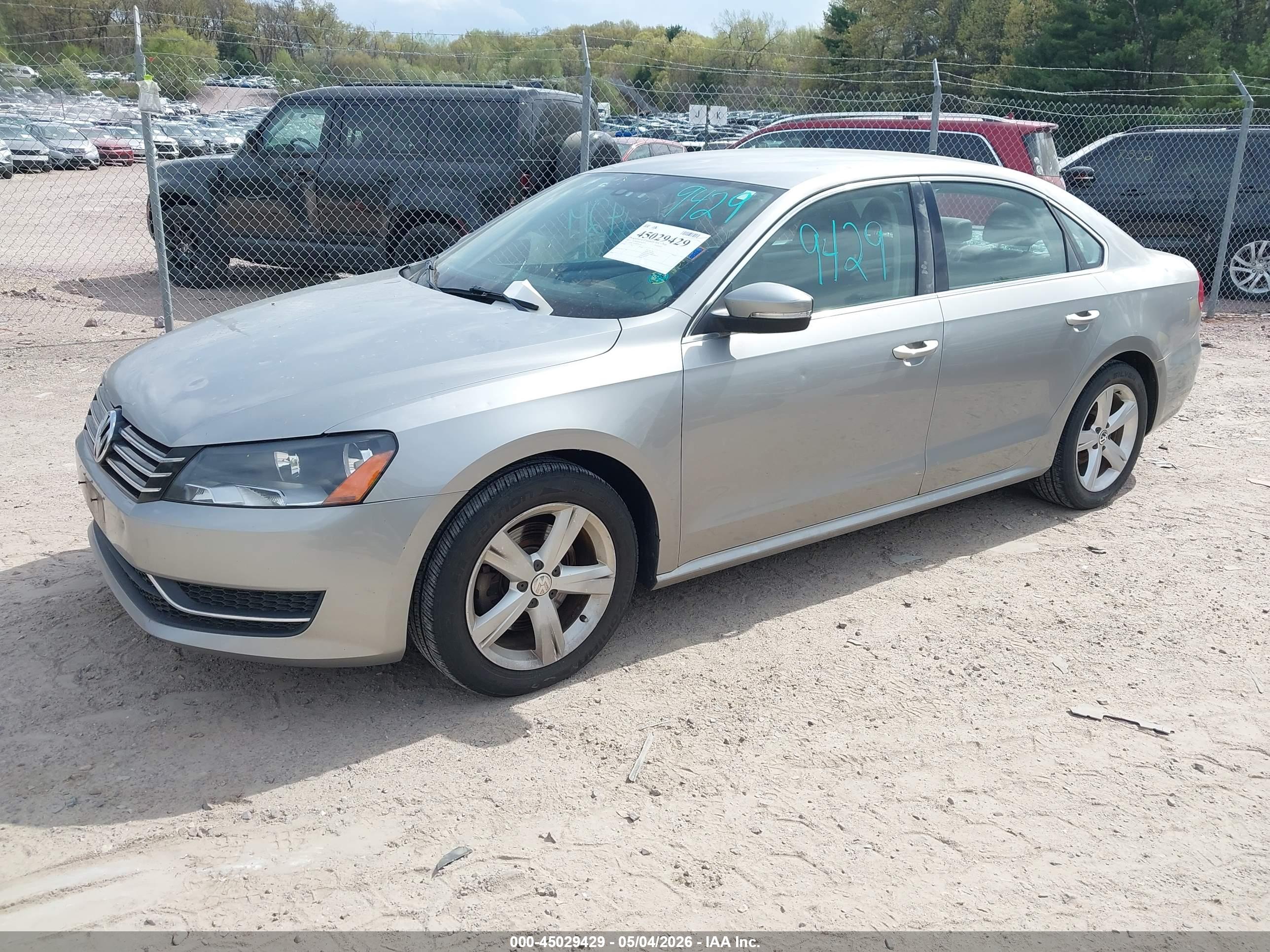 VOLKSWAGEN PASSAT image 2