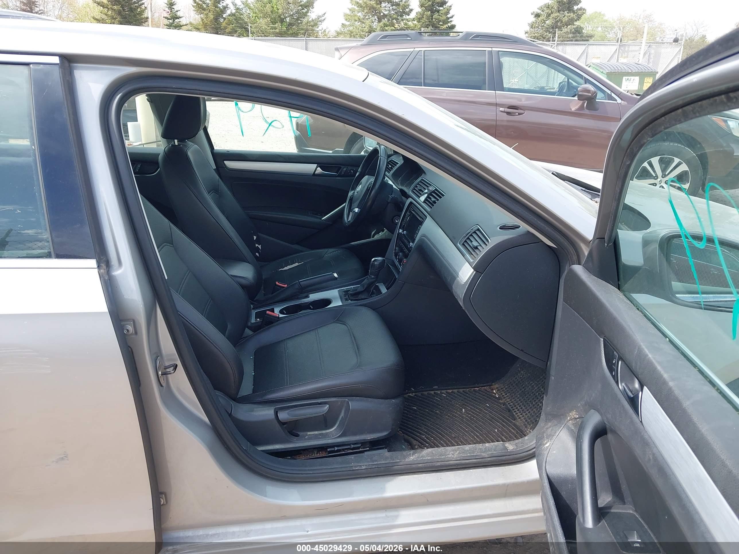 VOLKSWAGEN PASSAT image 5