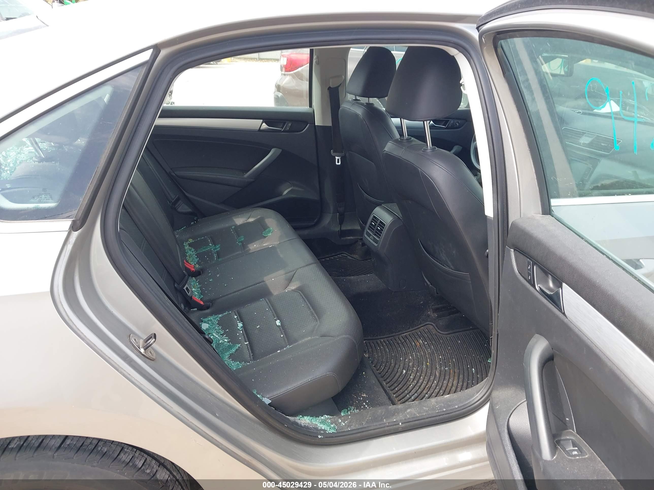 VOLKSWAGEN PASSAT image 8