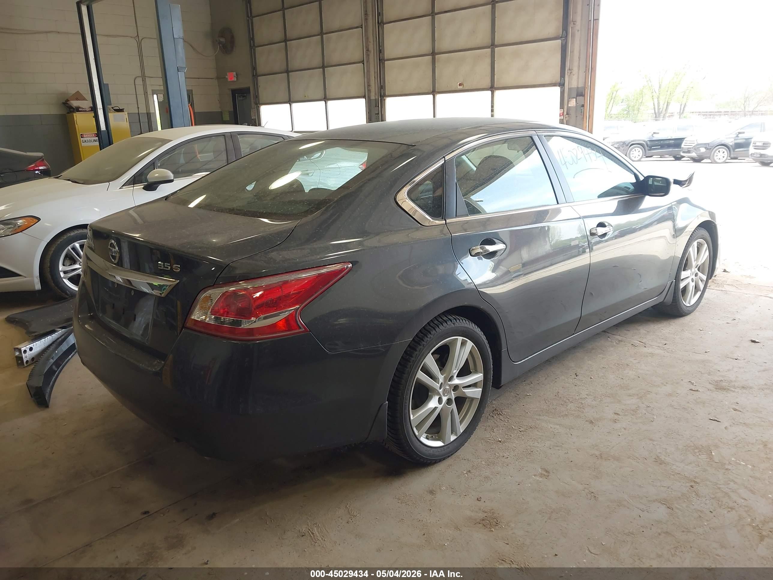 NISSAN ALTIMA image 4