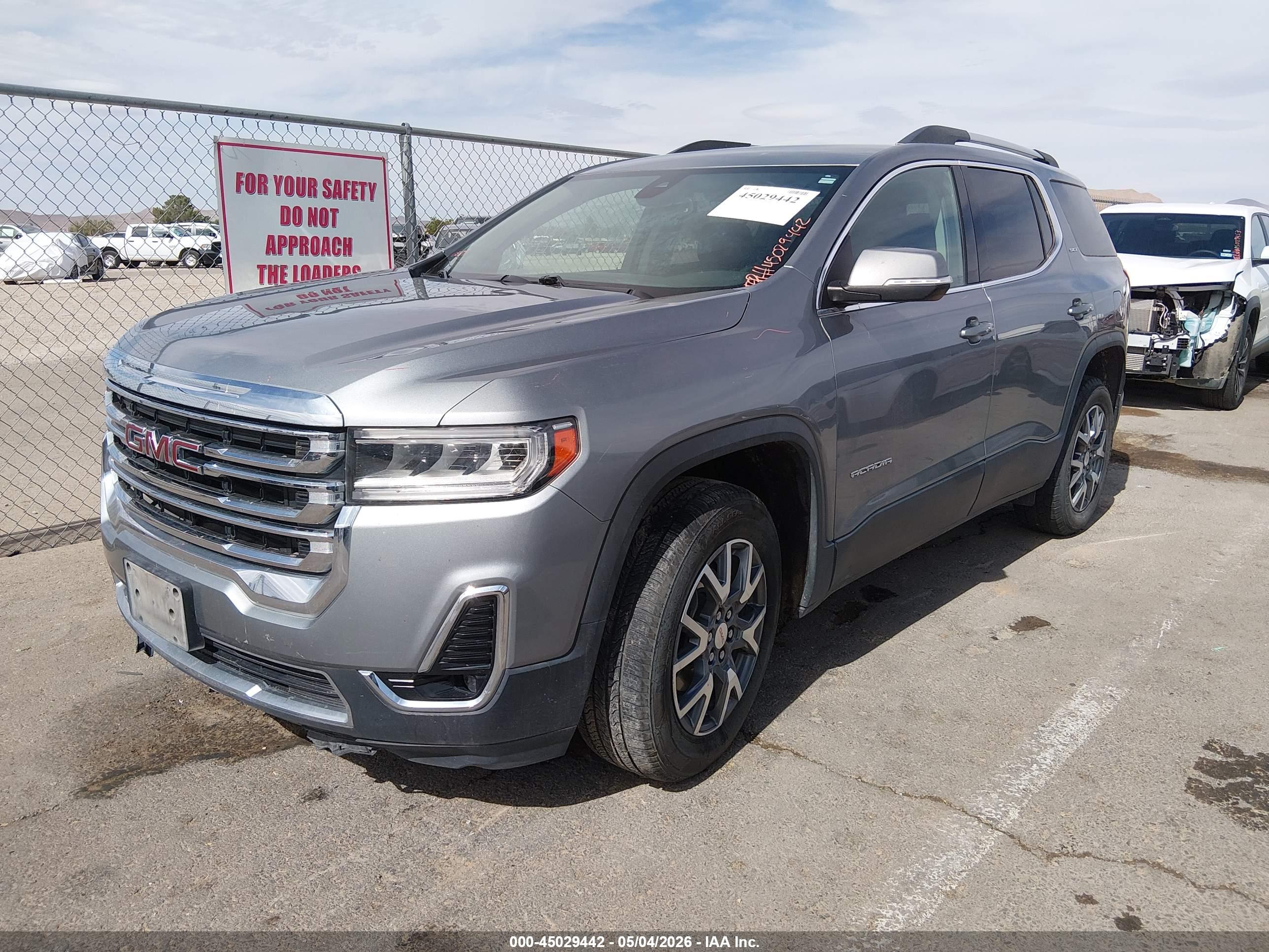 GMC ACADIA image 2