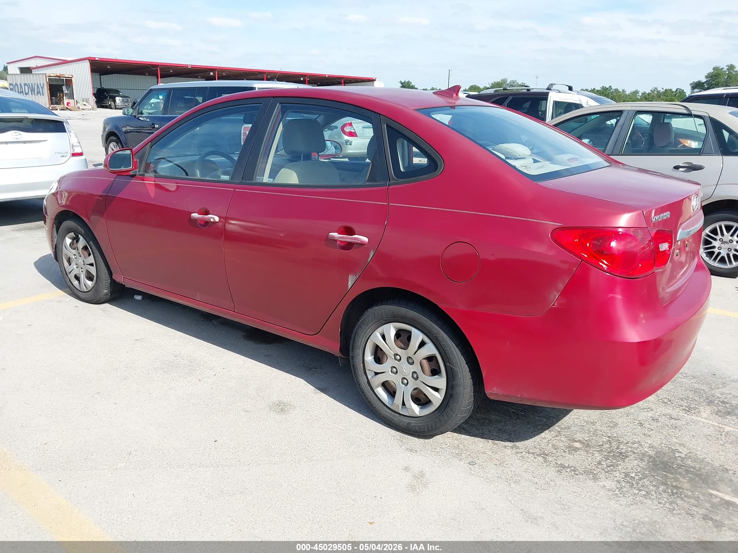 HYUNDAI ELANTRA image 3