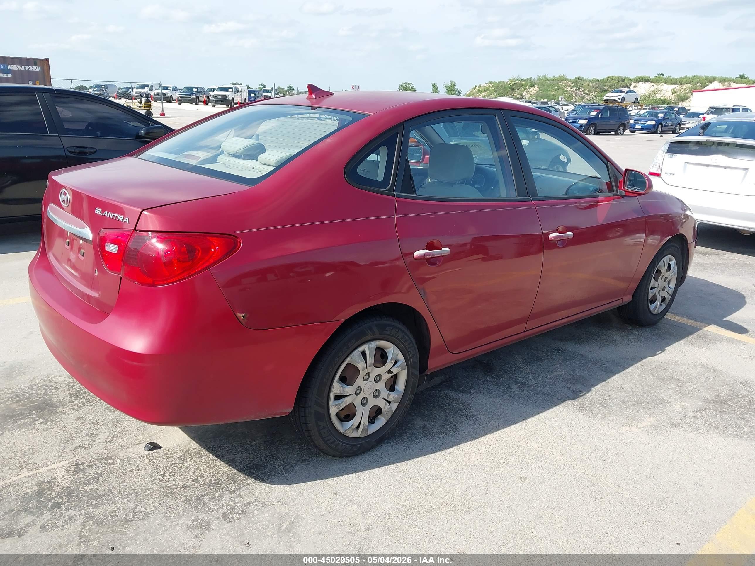HYUNDAI ELANTRA image 4
