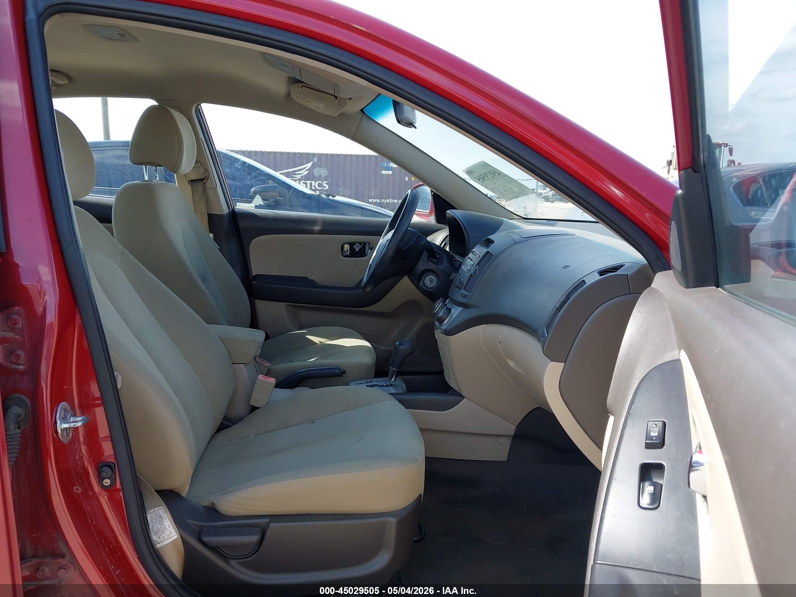 HYUNDAI ELANTRA image 5