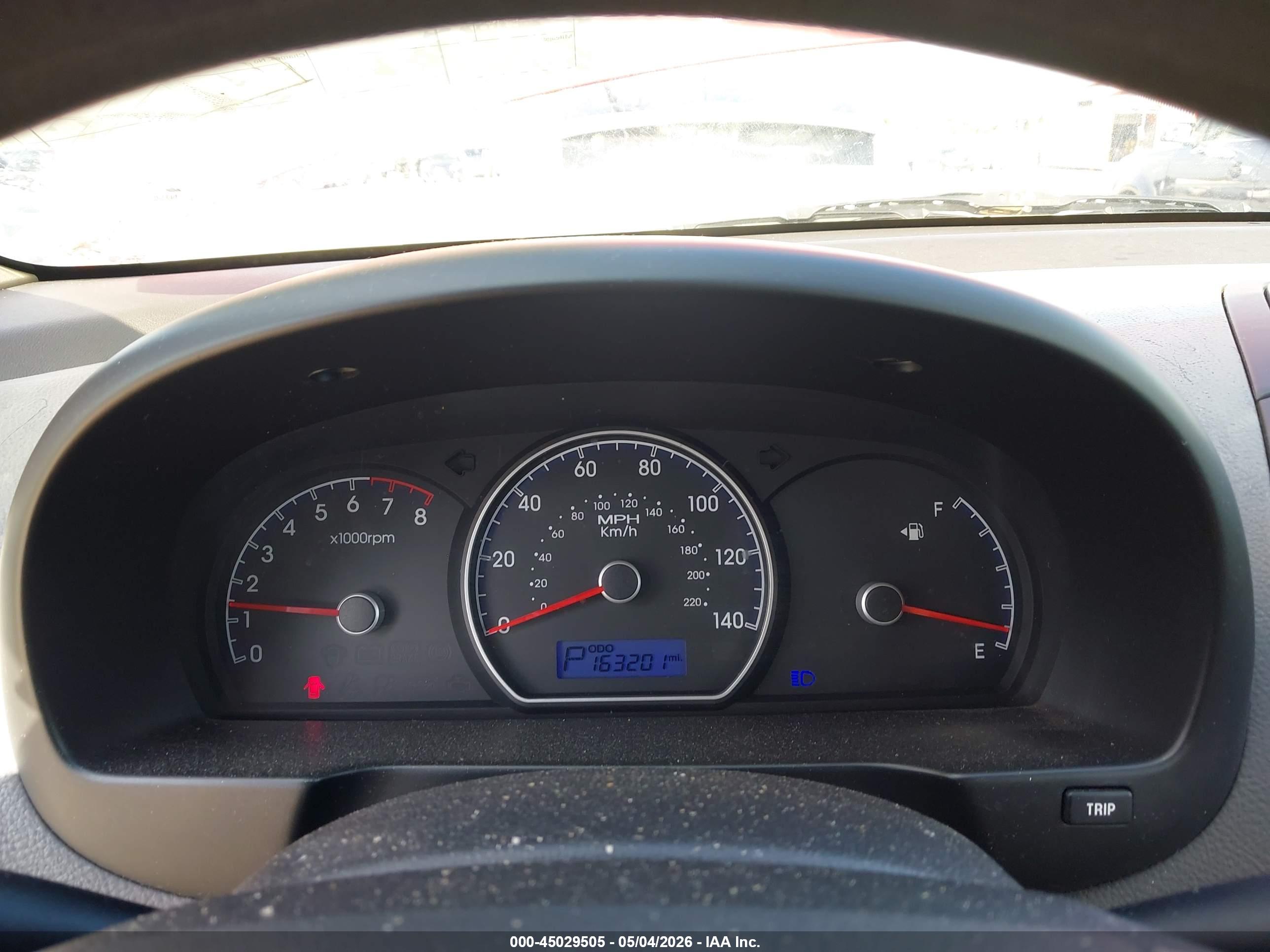 HYUNDAI ELANTRA image 7