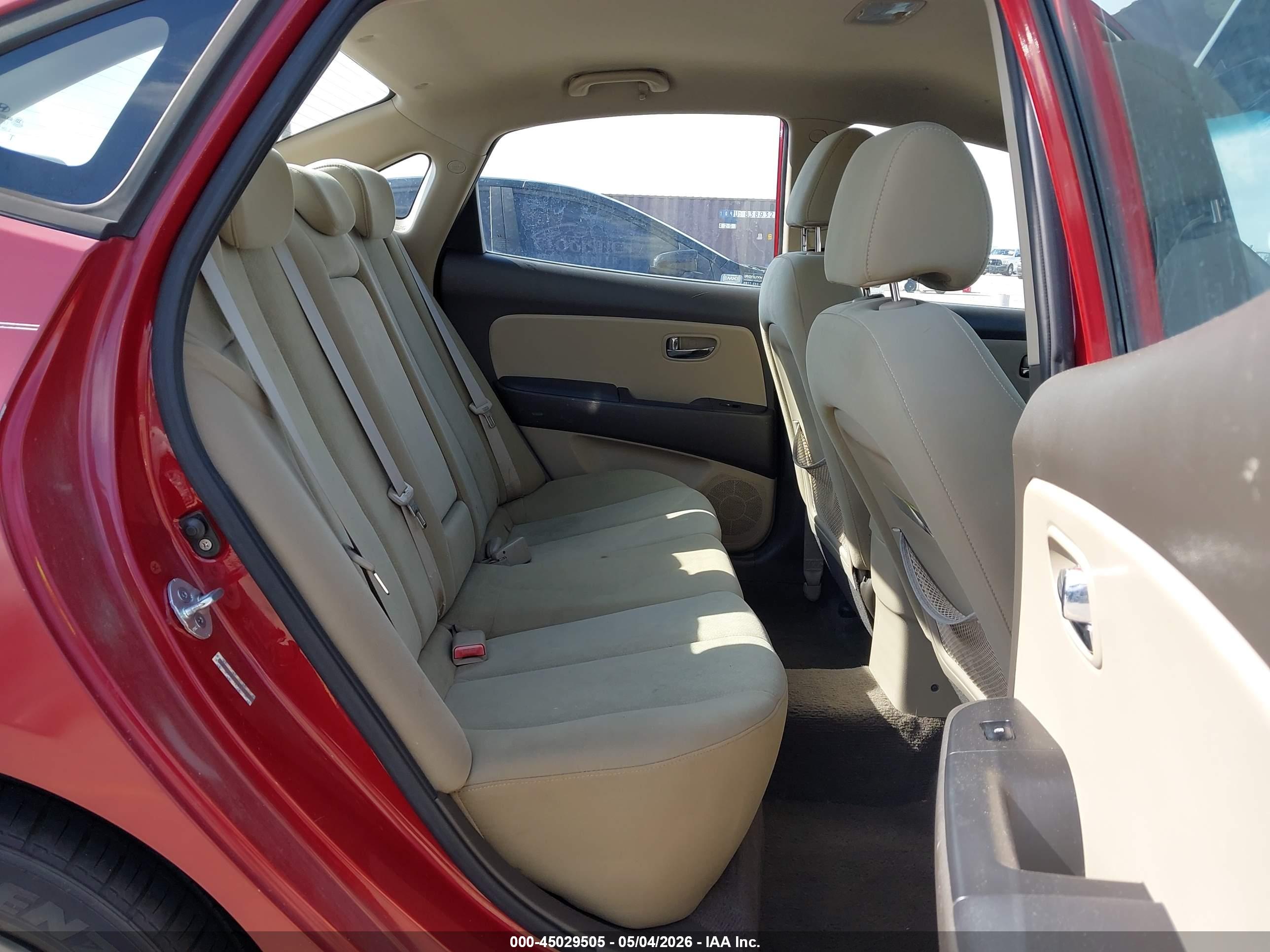 HYUNDAI ELANTRA image 8