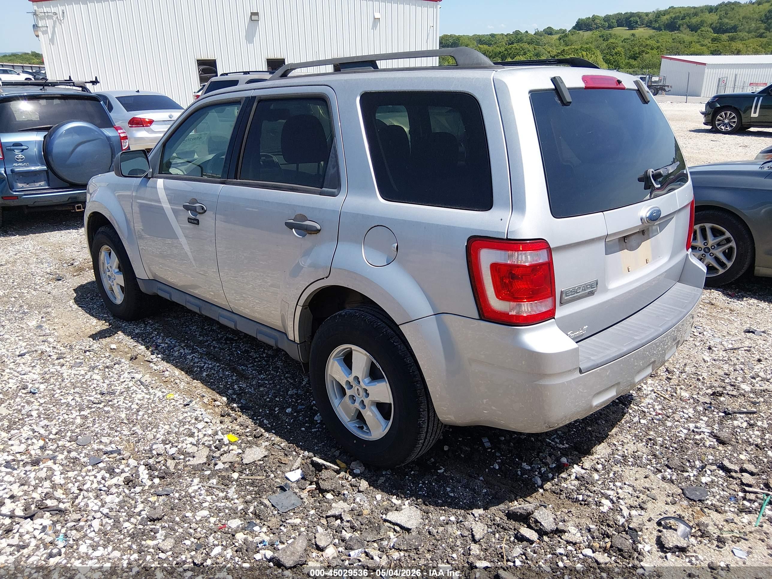 FORD ESCAPE image 3