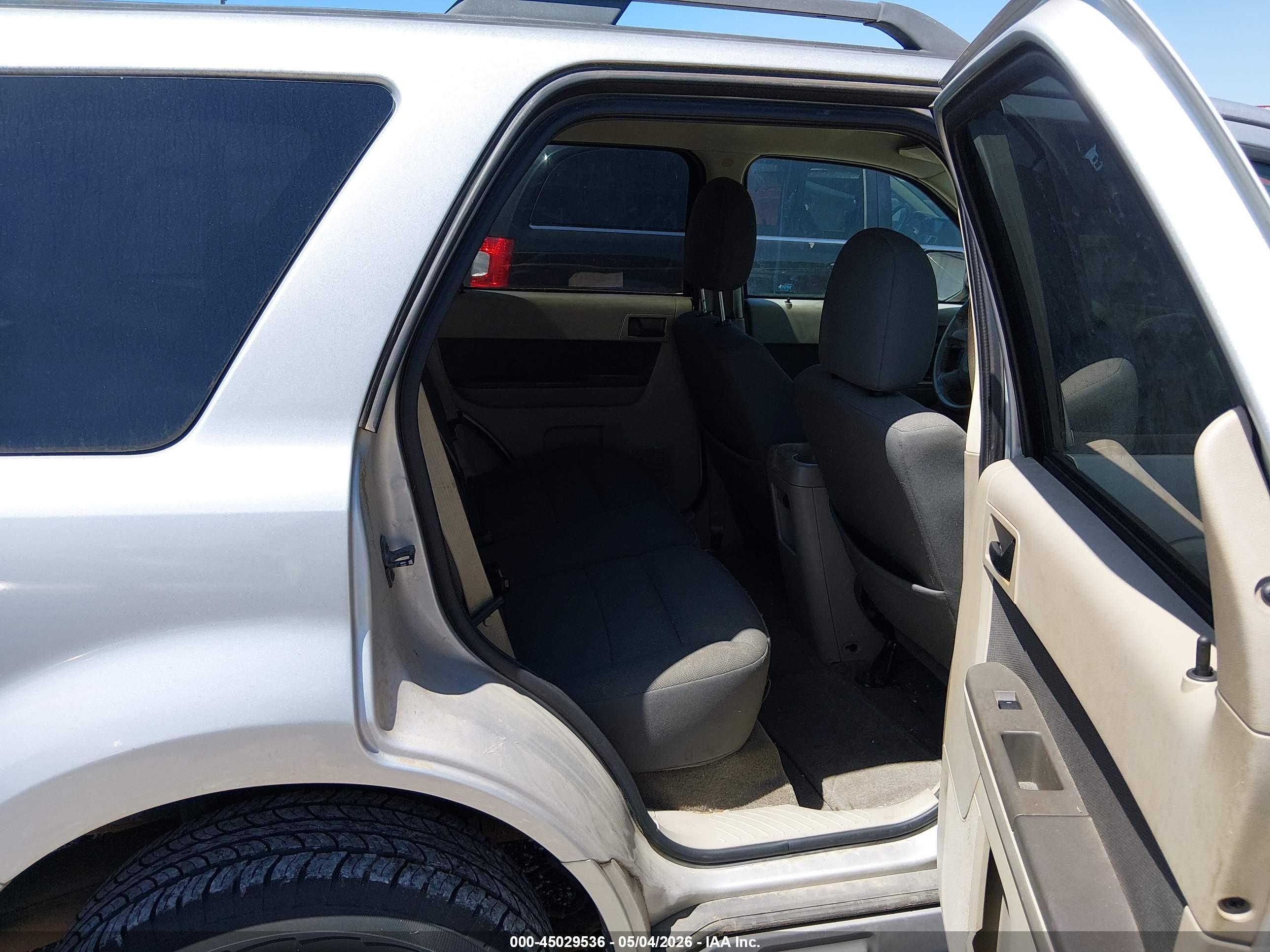 FORD ESCAPE image 8