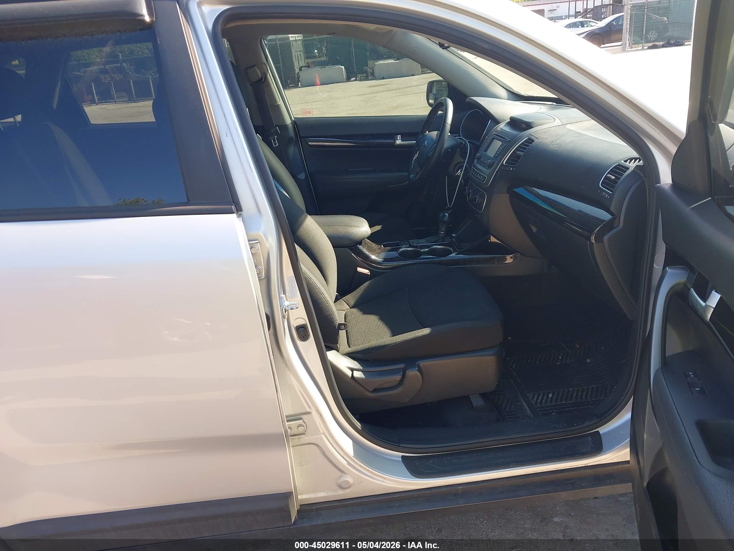 KIA SORENTO image 5