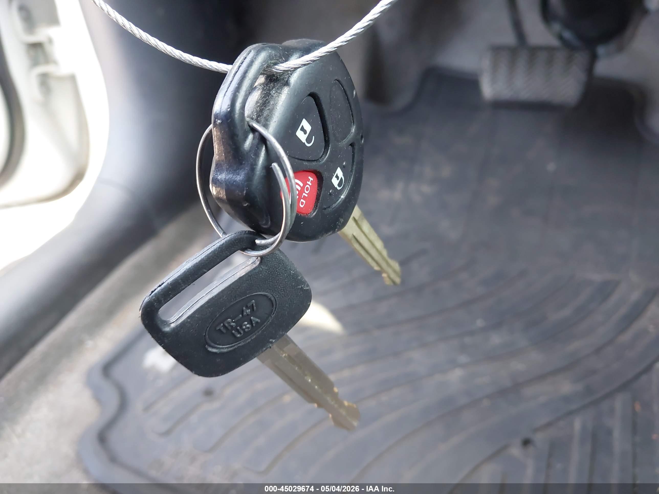 TOYOTA RAV4 image 11