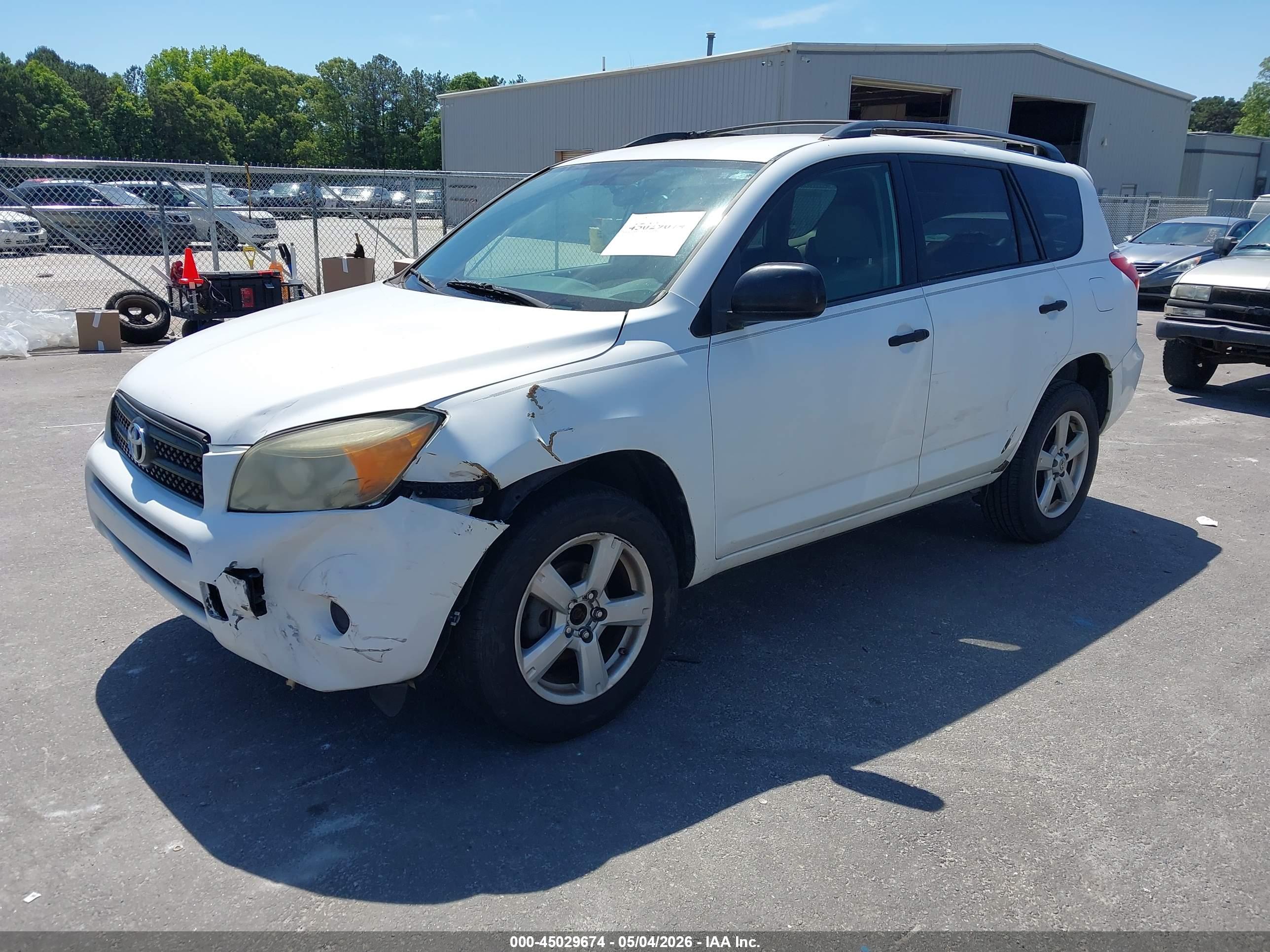 TOYOTA RAV4 image 2