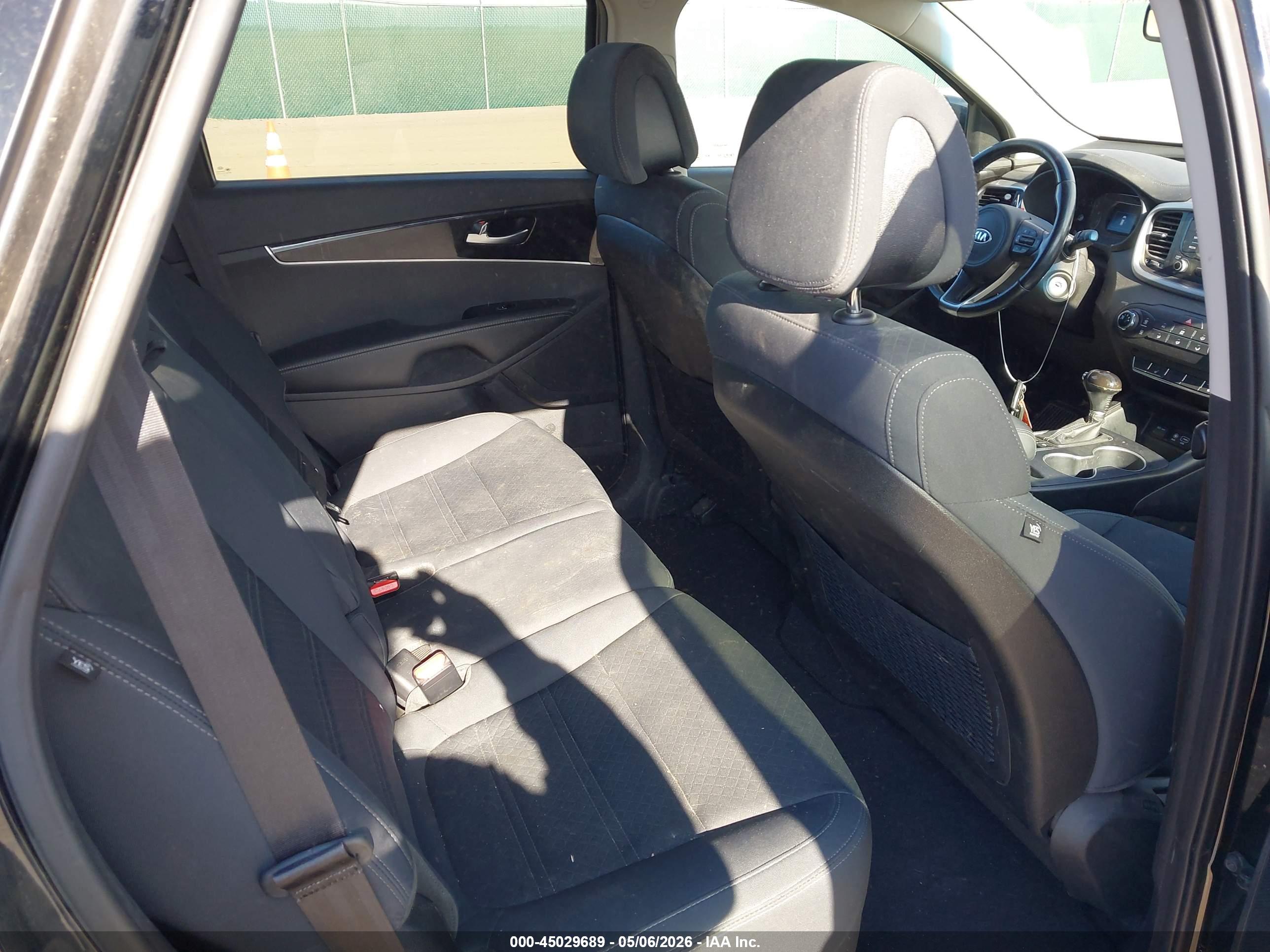 KIA SORENTO image 8