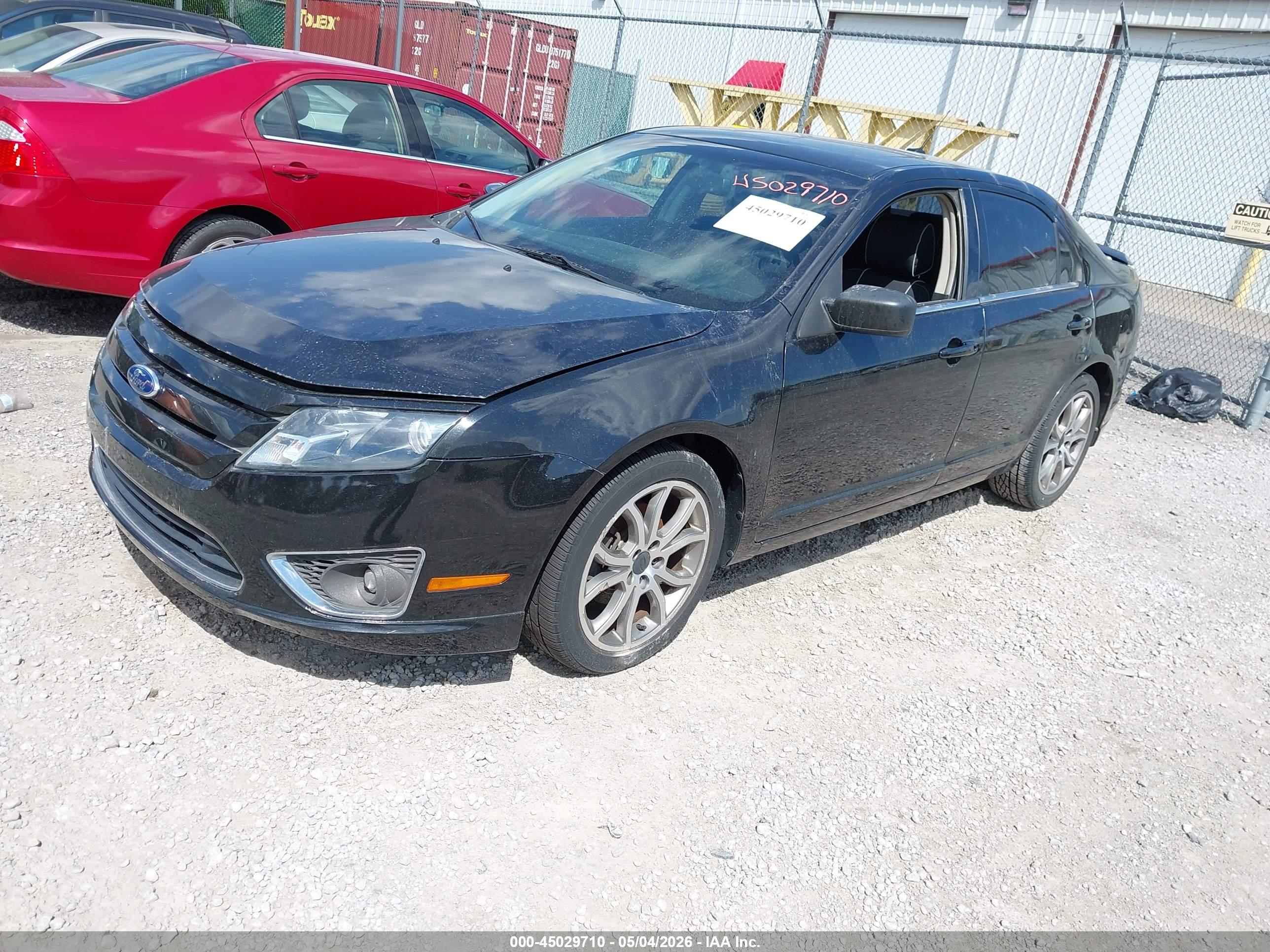 FORD FUSION image 2