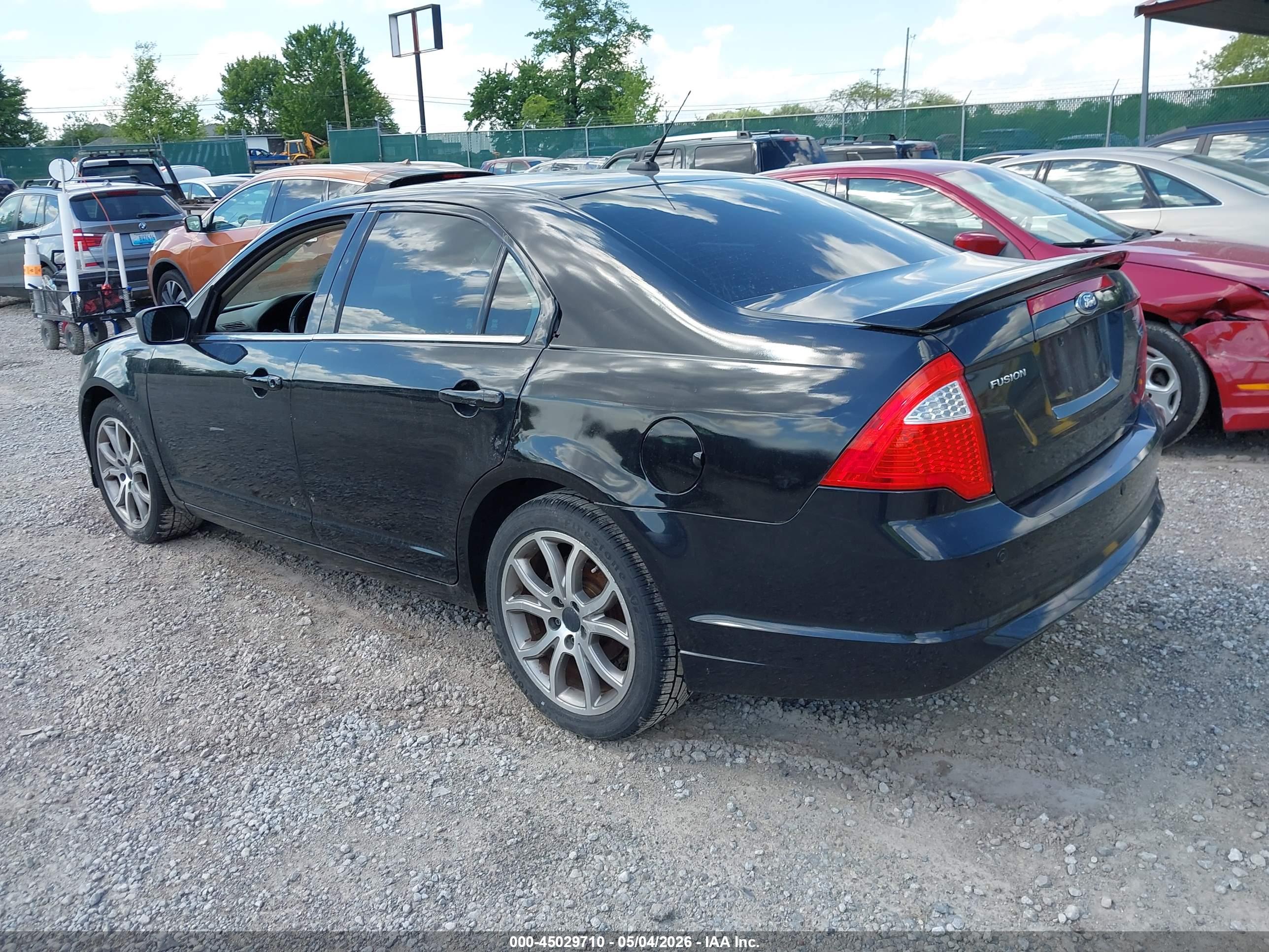 FORD FUSION image 3