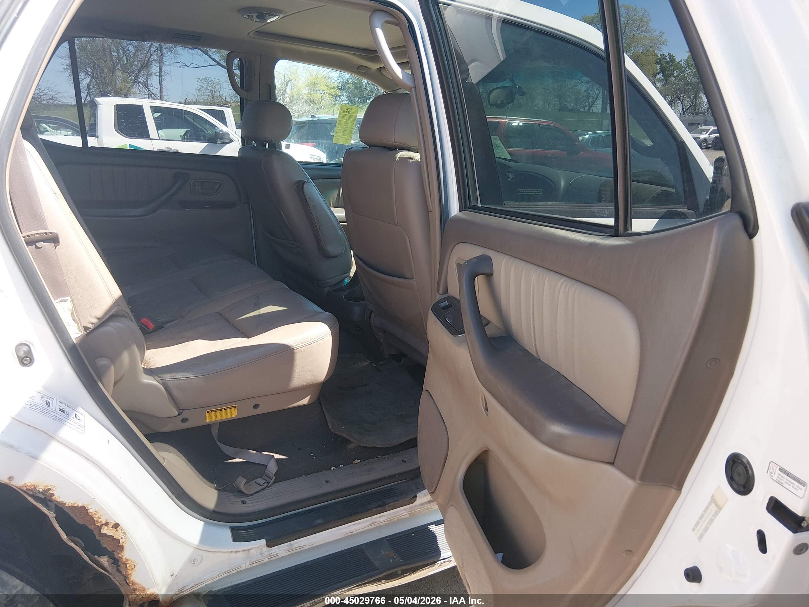 TOYOTA SEQUOIA image 8