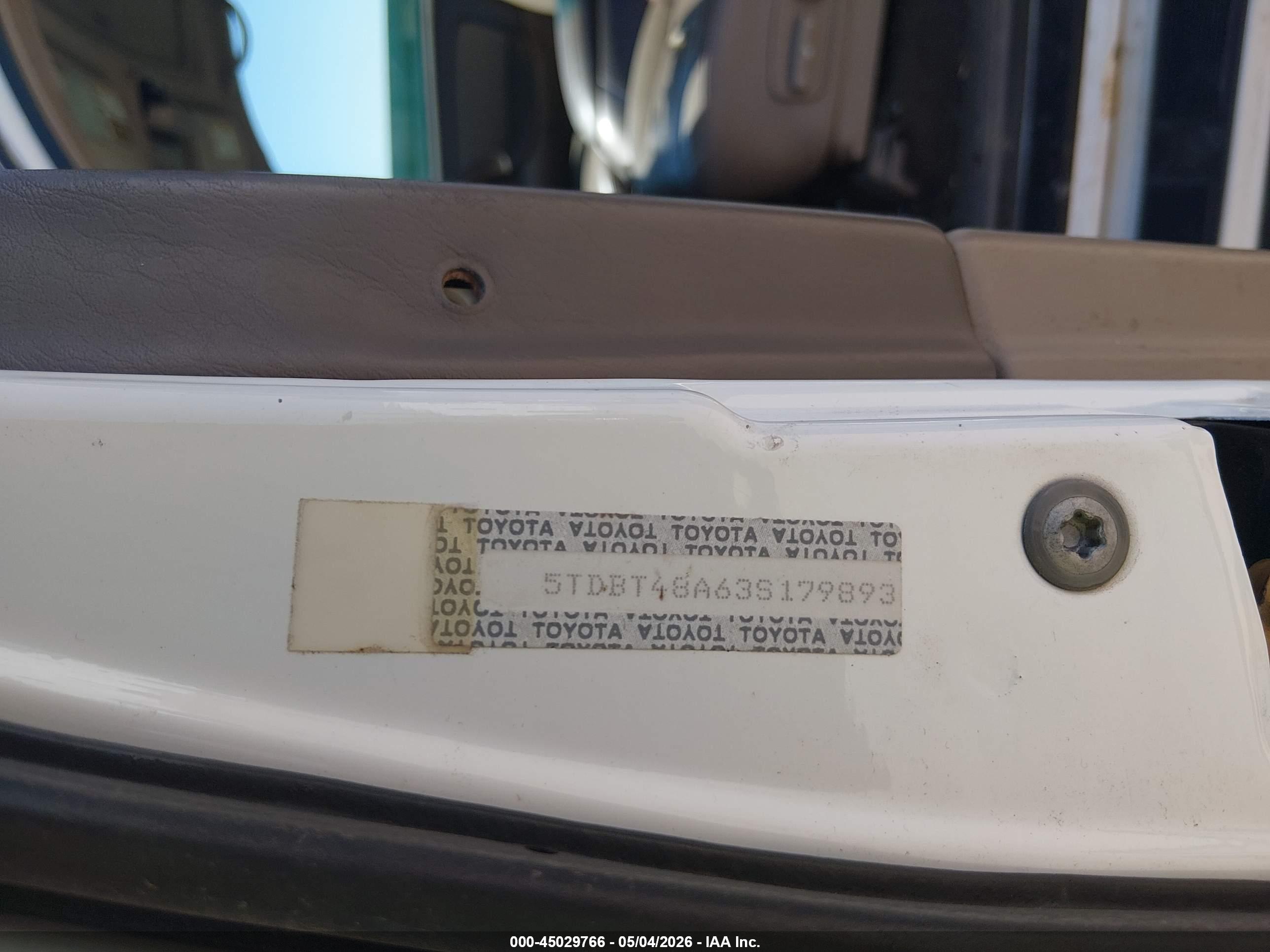 TOYOTA SEQUOIA image 9